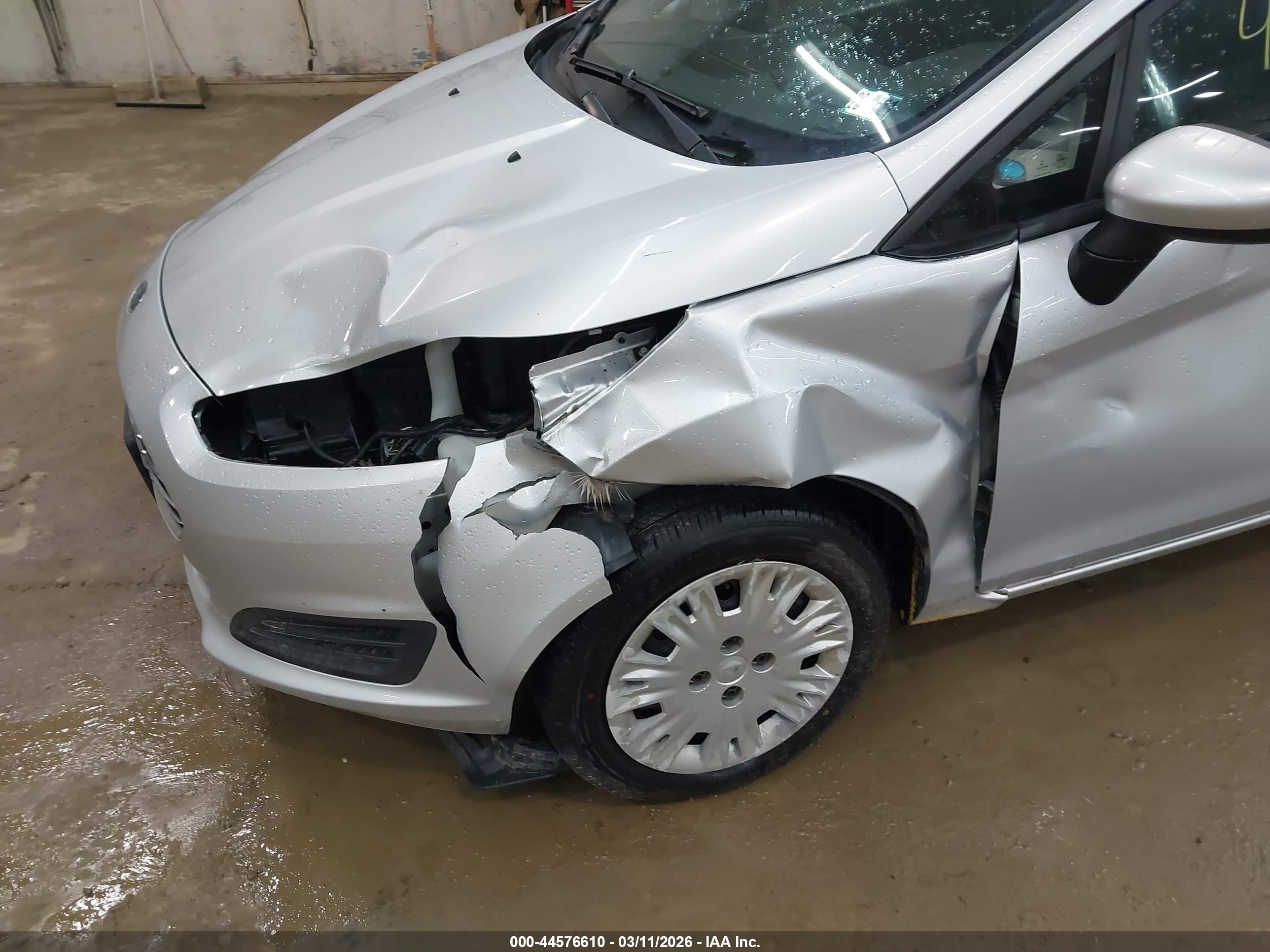 FORD FIESTA image 6