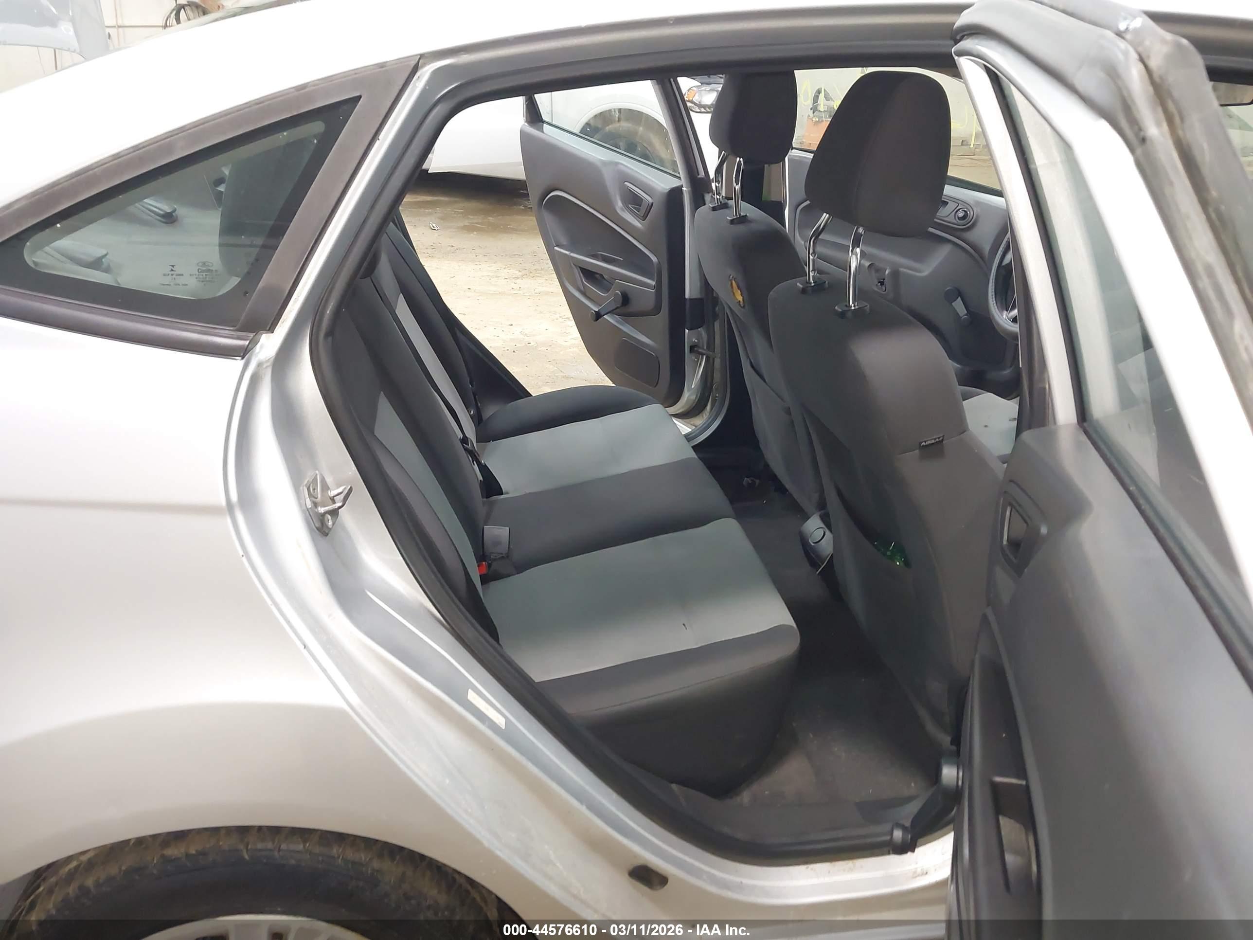 FORD FIESTA image 8