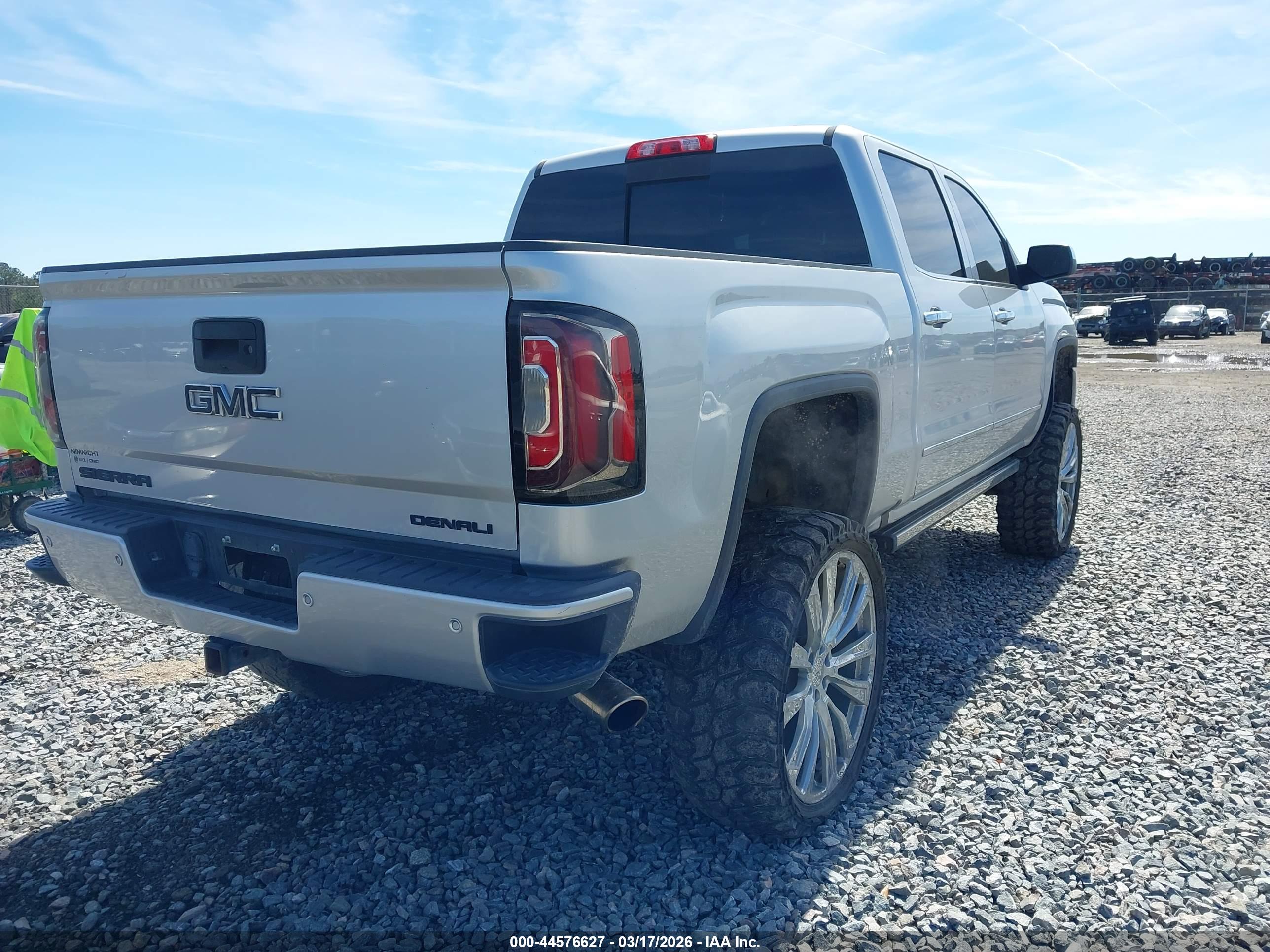 GMC SIERRA image 4
