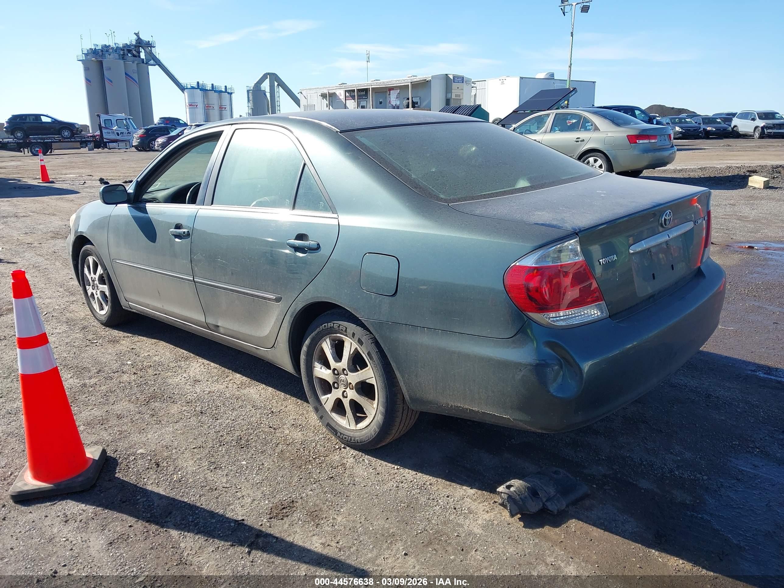 TOYOTA CAMRY image 3