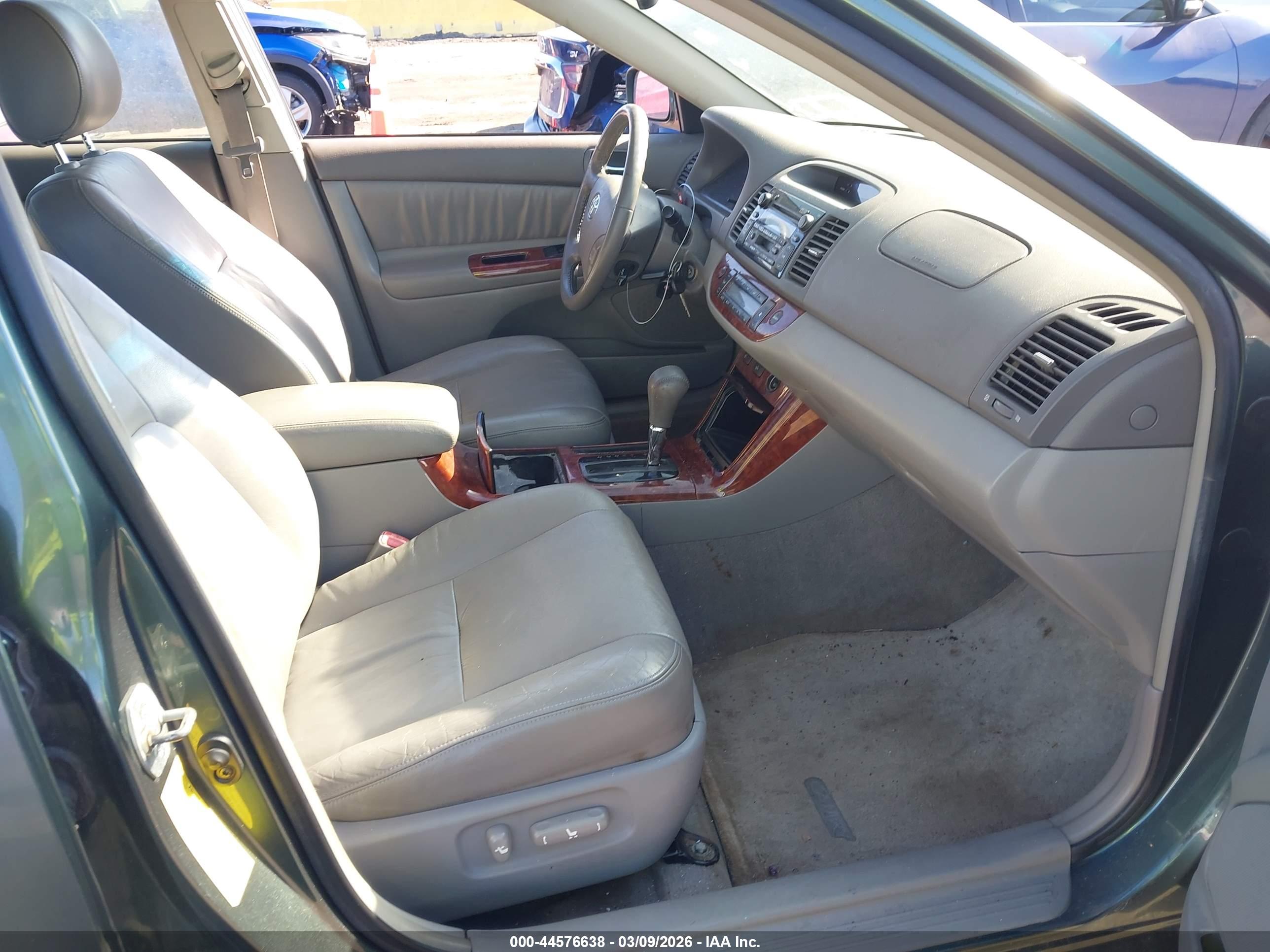 TOYOTA CAMRY image 5