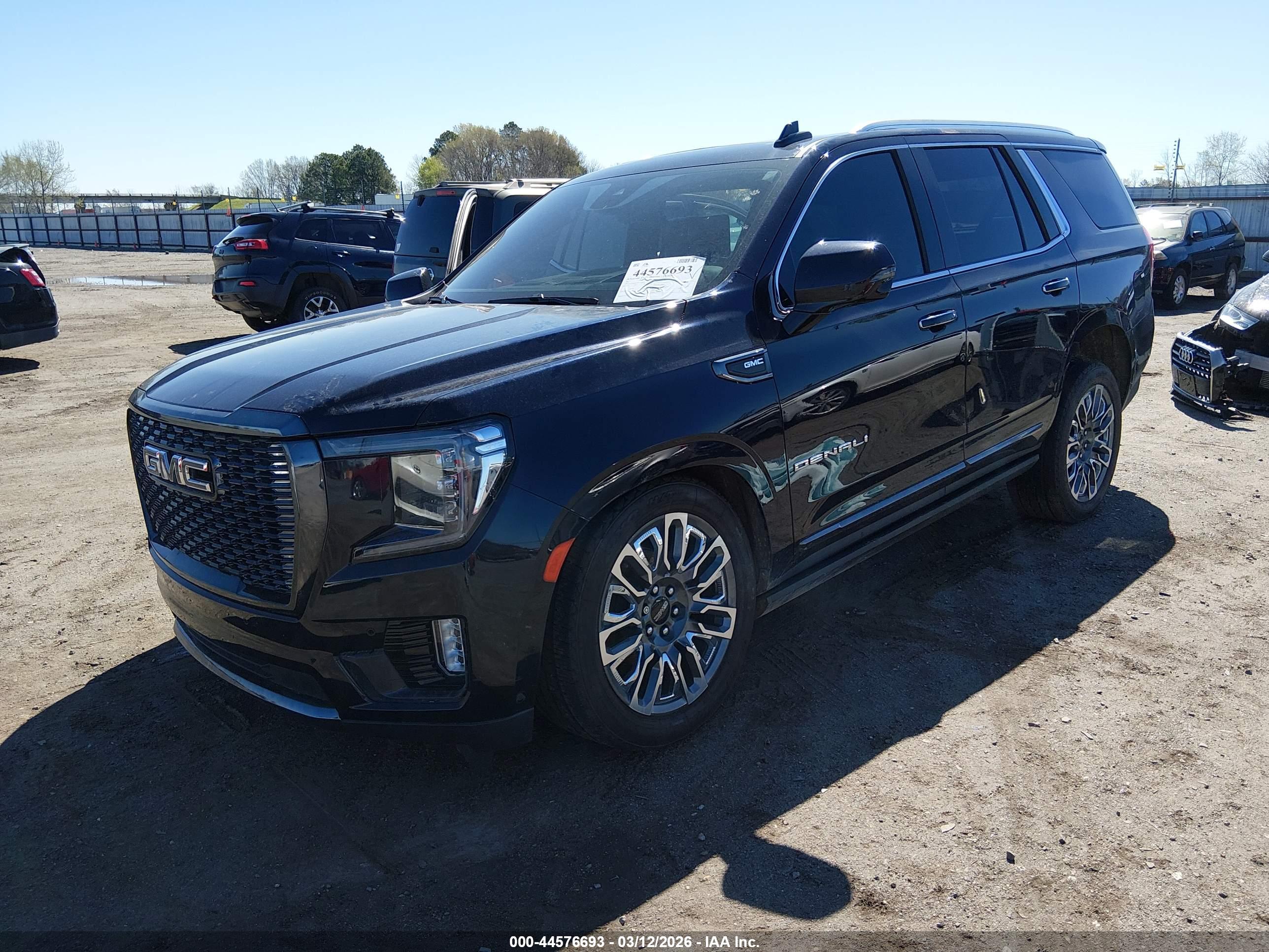 GMC YUKON image 2