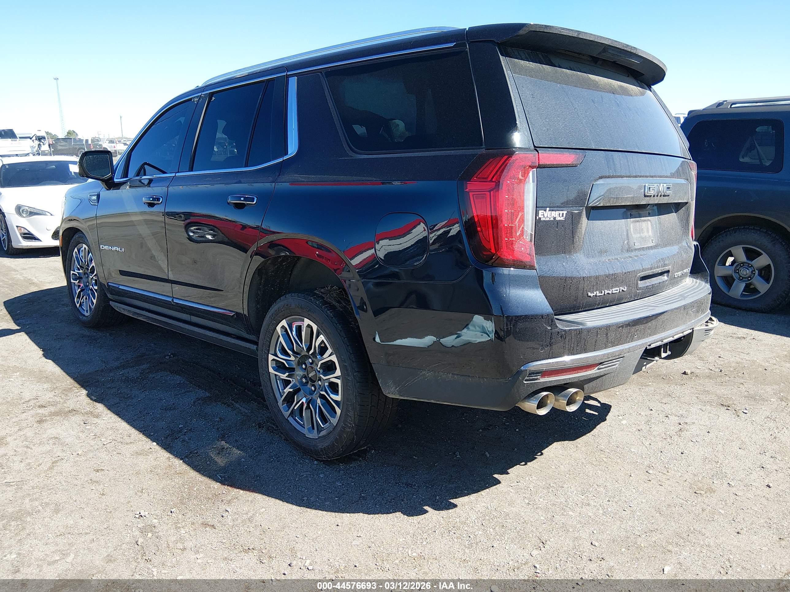 GMC YUKON image 3