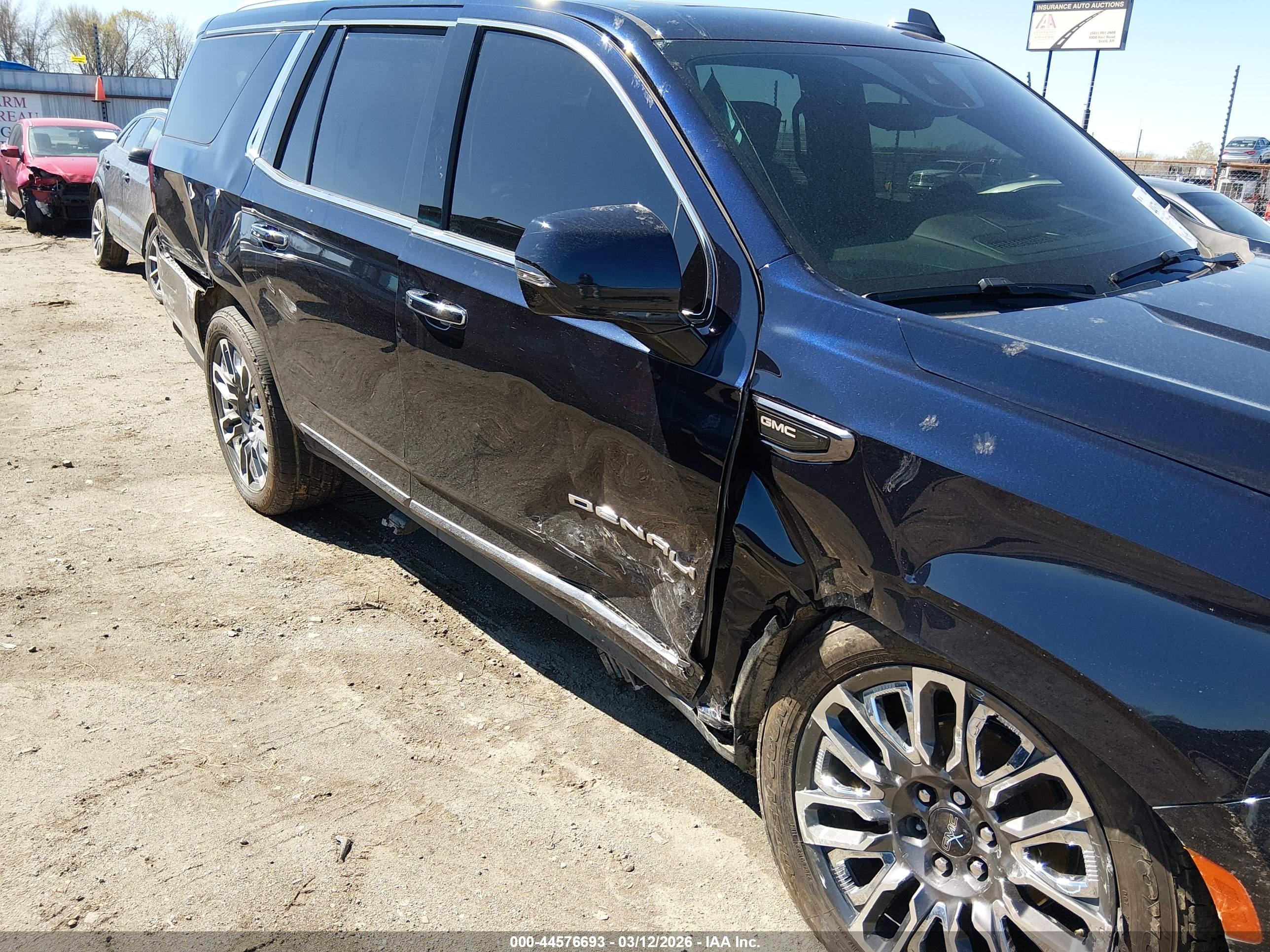 GMC YUKON image 6