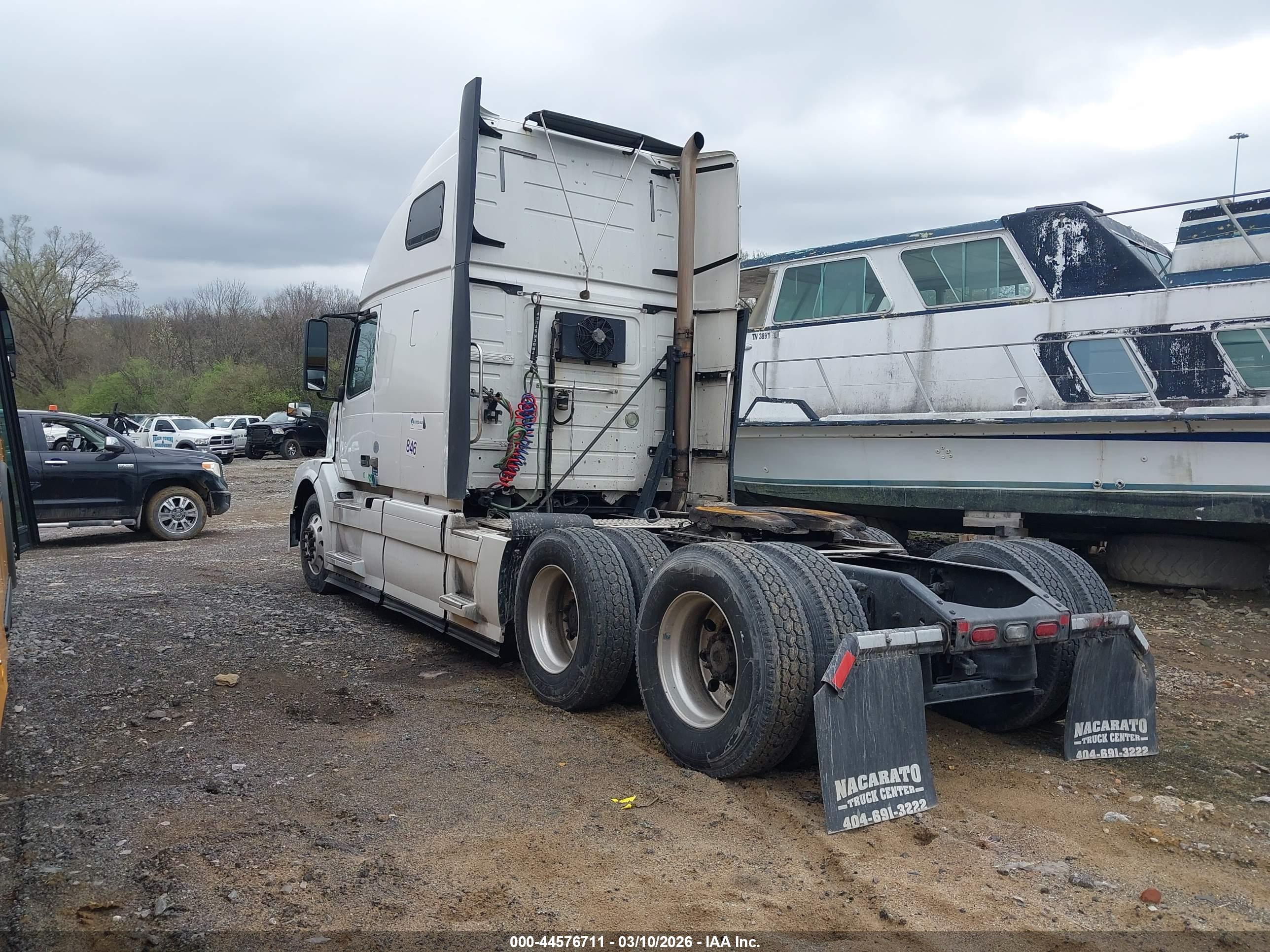 VOLVO VNL image 3