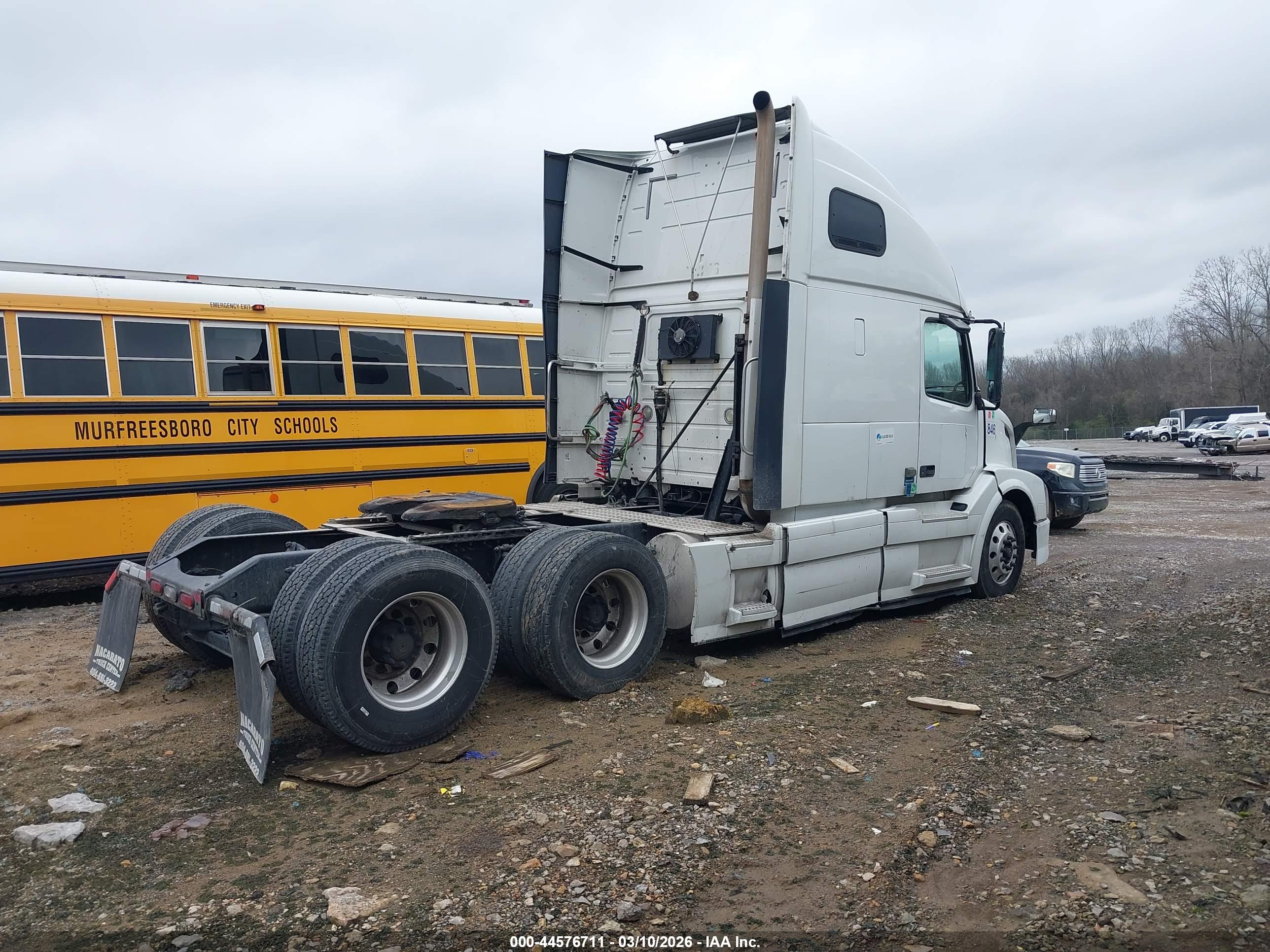 VOLVO VNL image 4