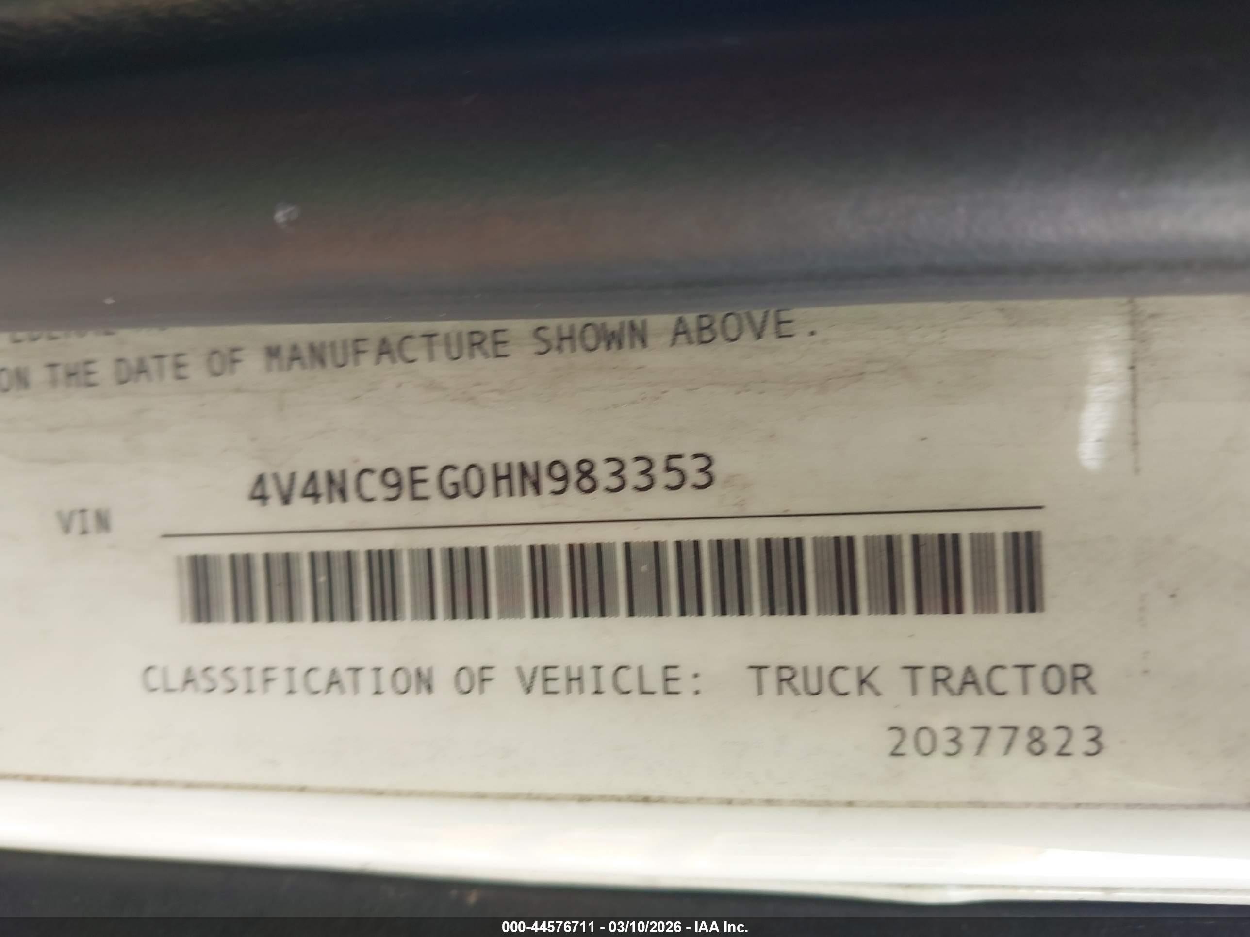 VOLVO VNL image 9