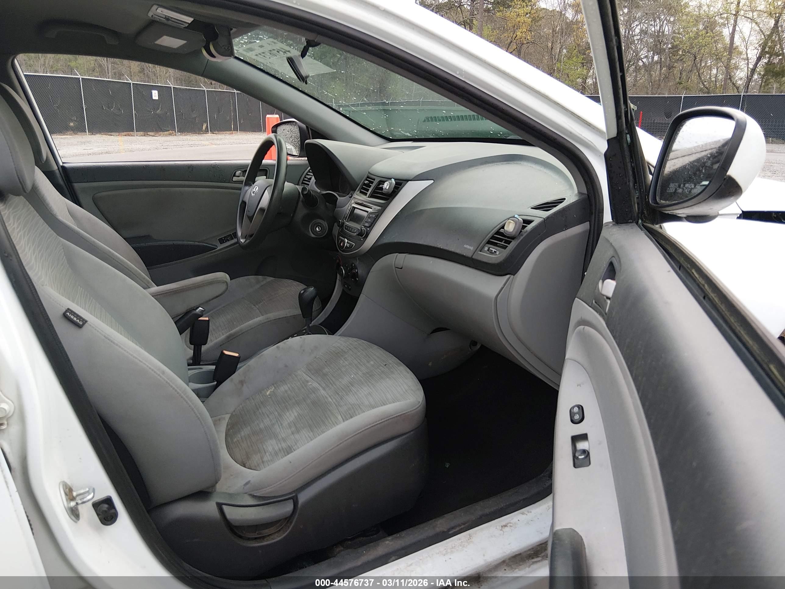 HYUNDAI ACCENT image 5