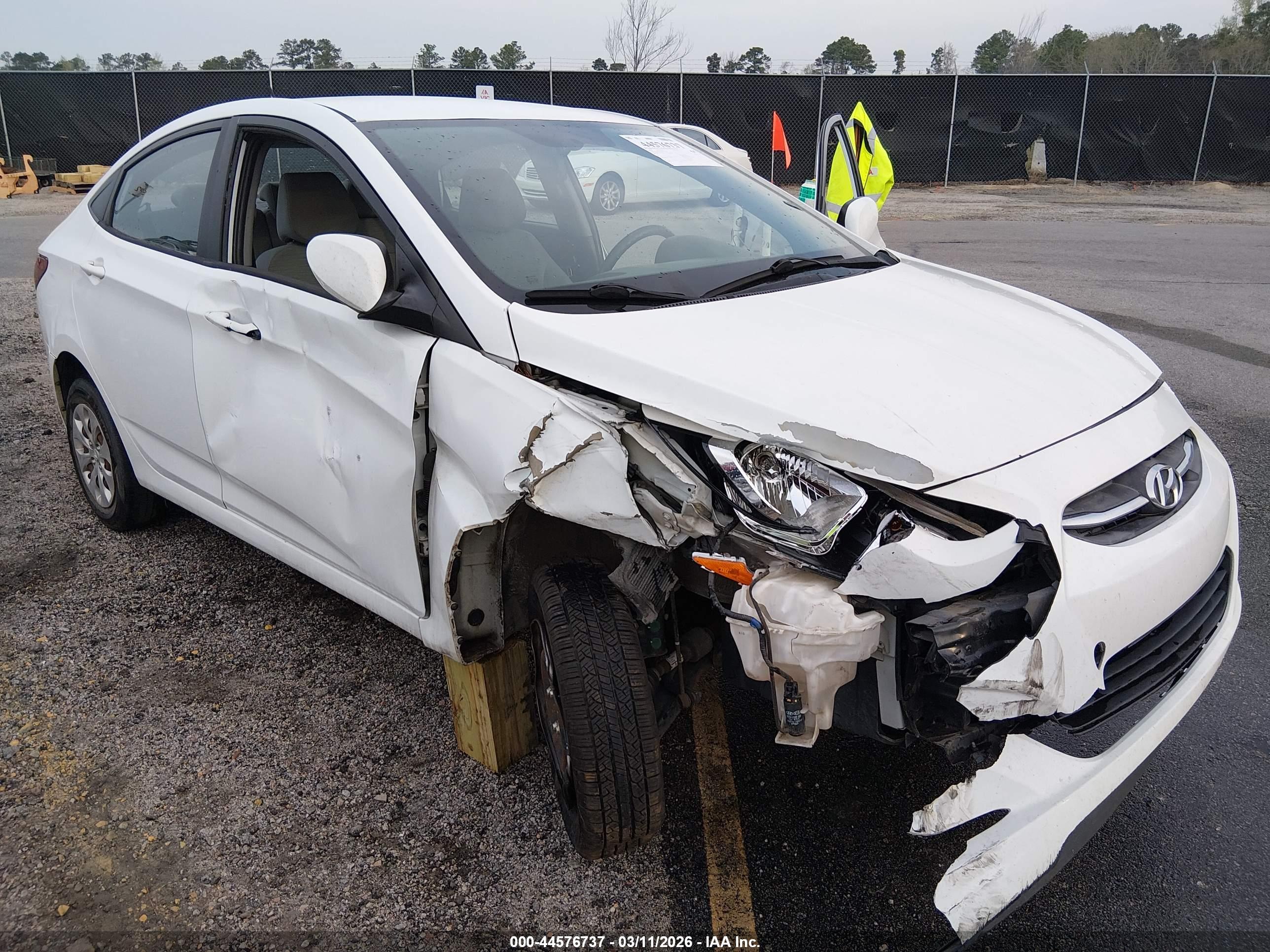 HYUNDAI ACCENT image 6