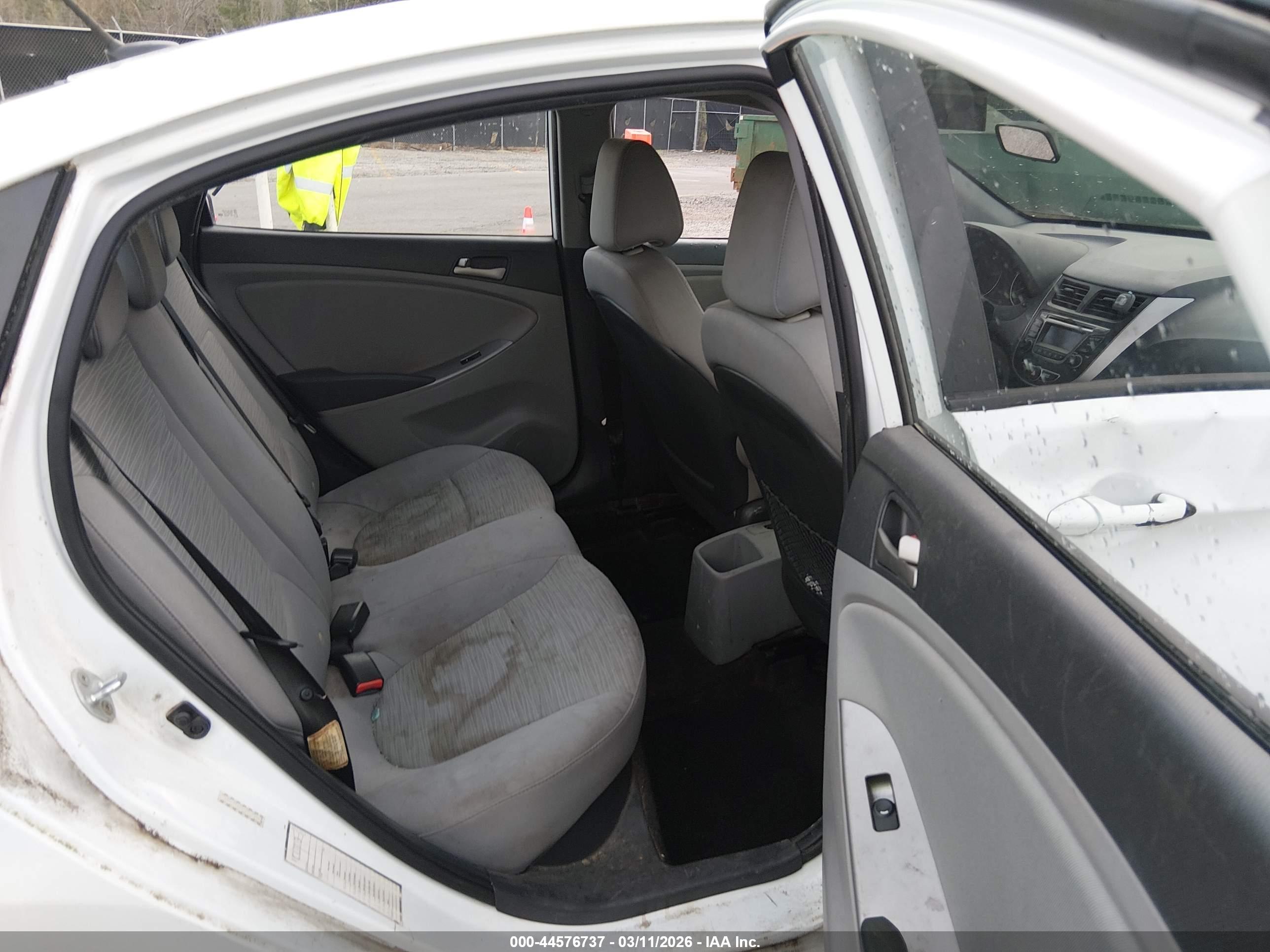 HYUNDAI ACCENT image 8