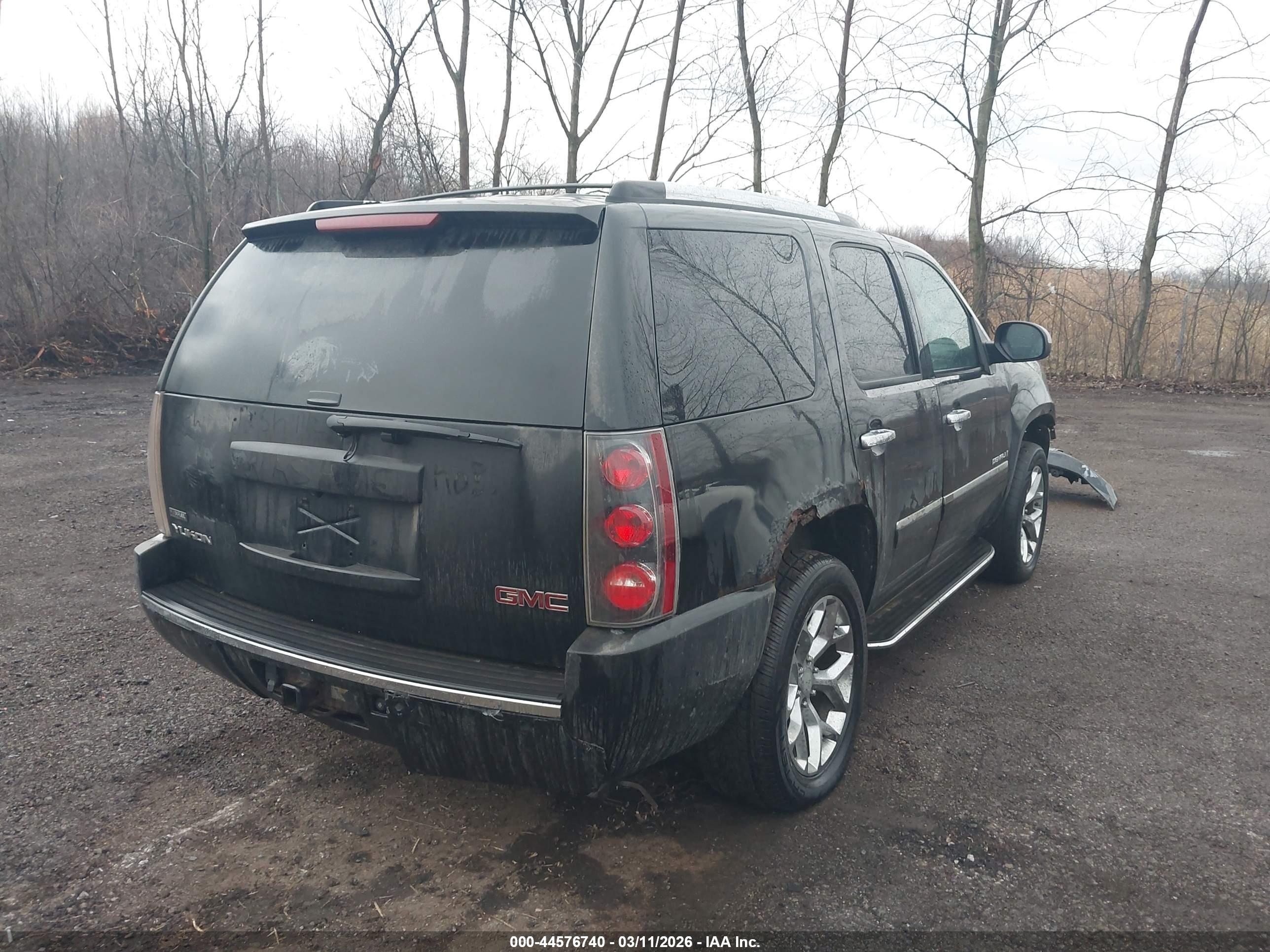 GMC YUKON image 4
