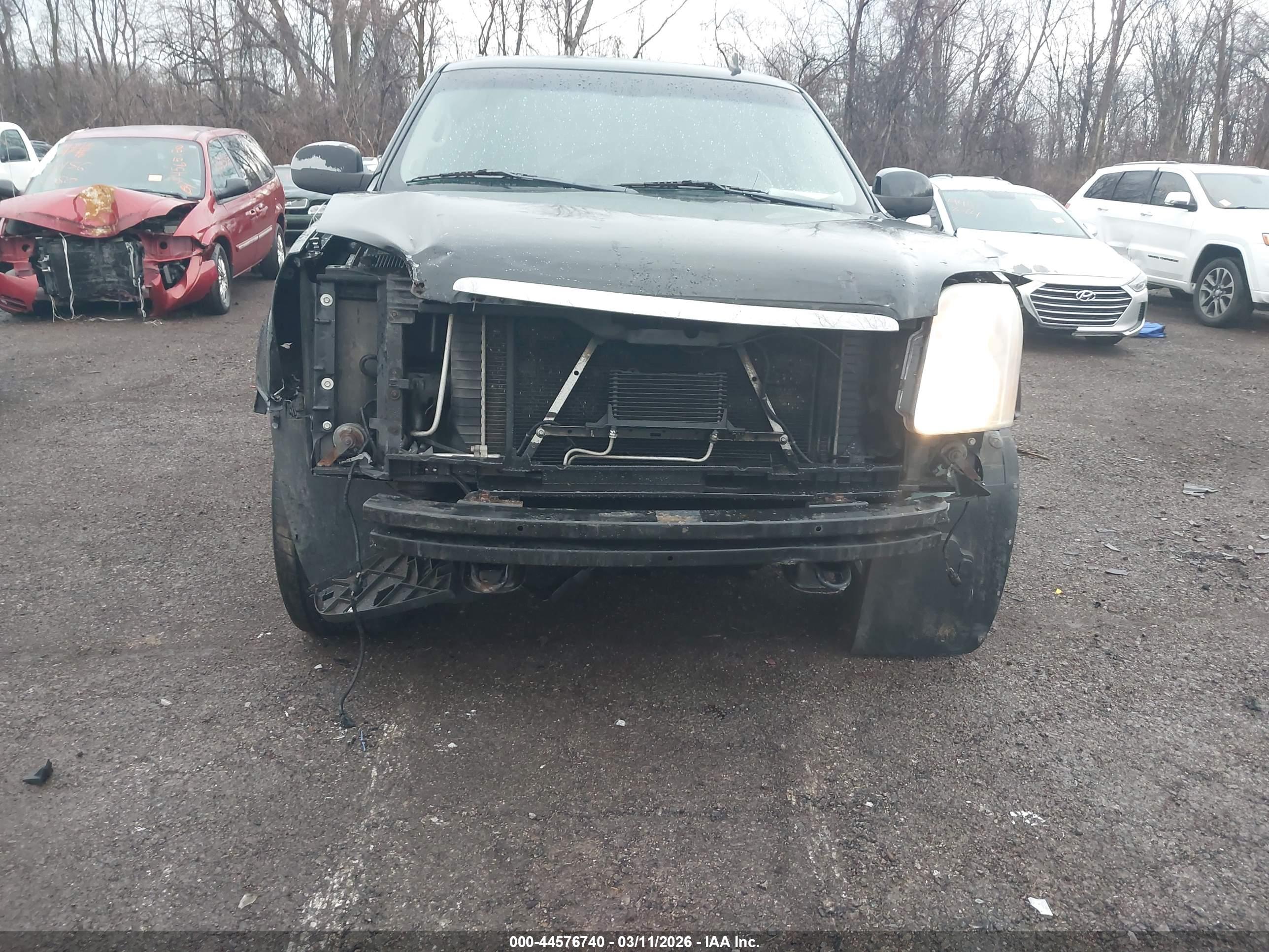 GMC YUKON image 6