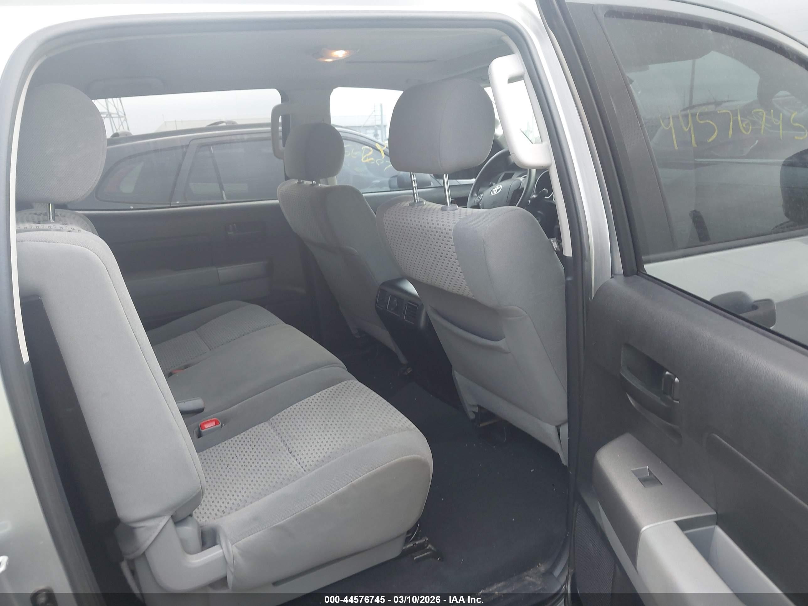 TOYOTA TUNDRA image 8
