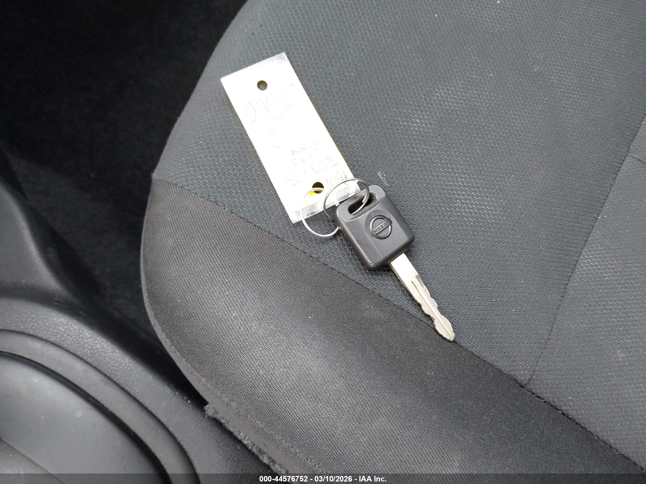 NISSAN VERSA image 11