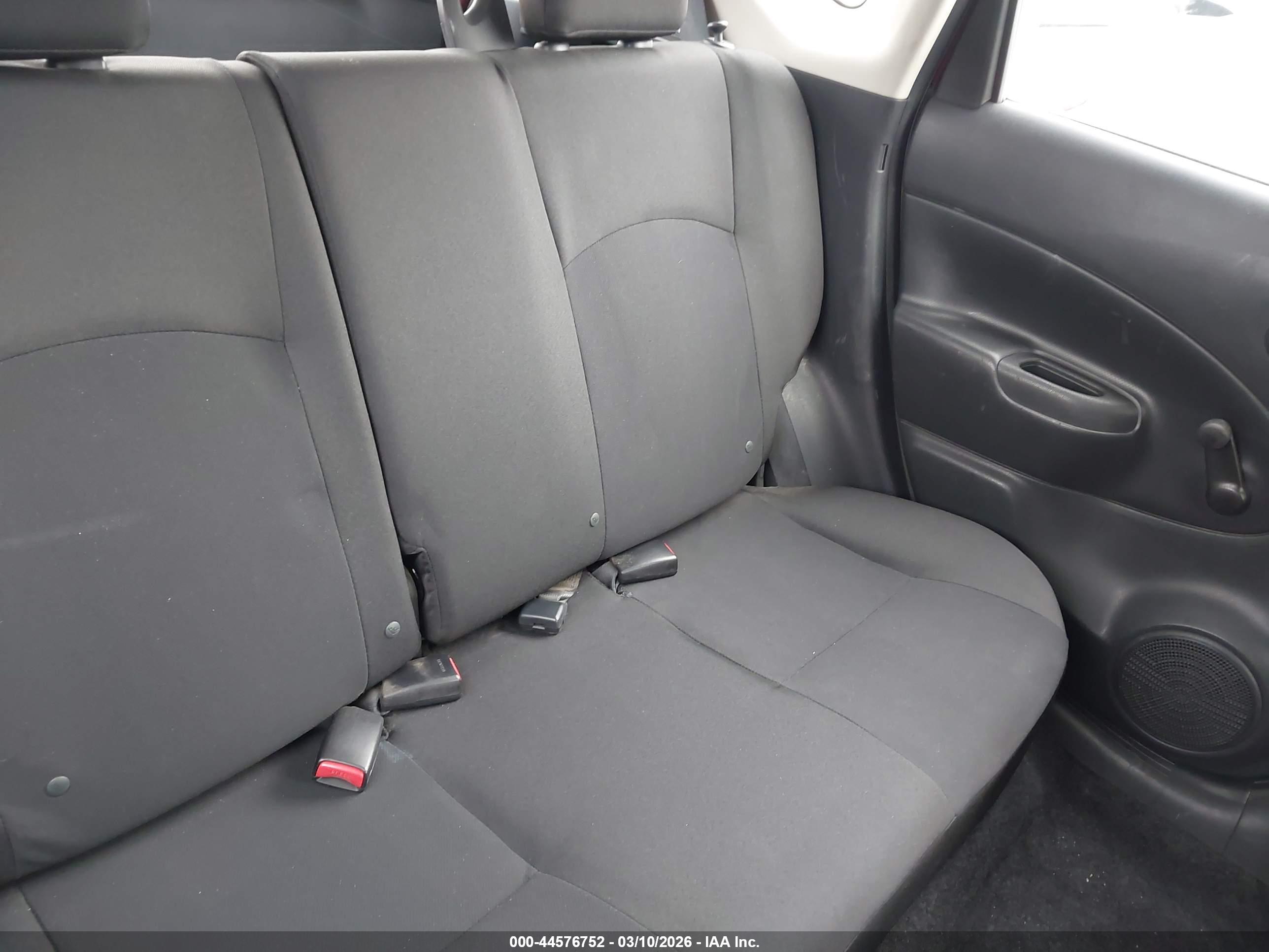 NISSAN VERSA image 8