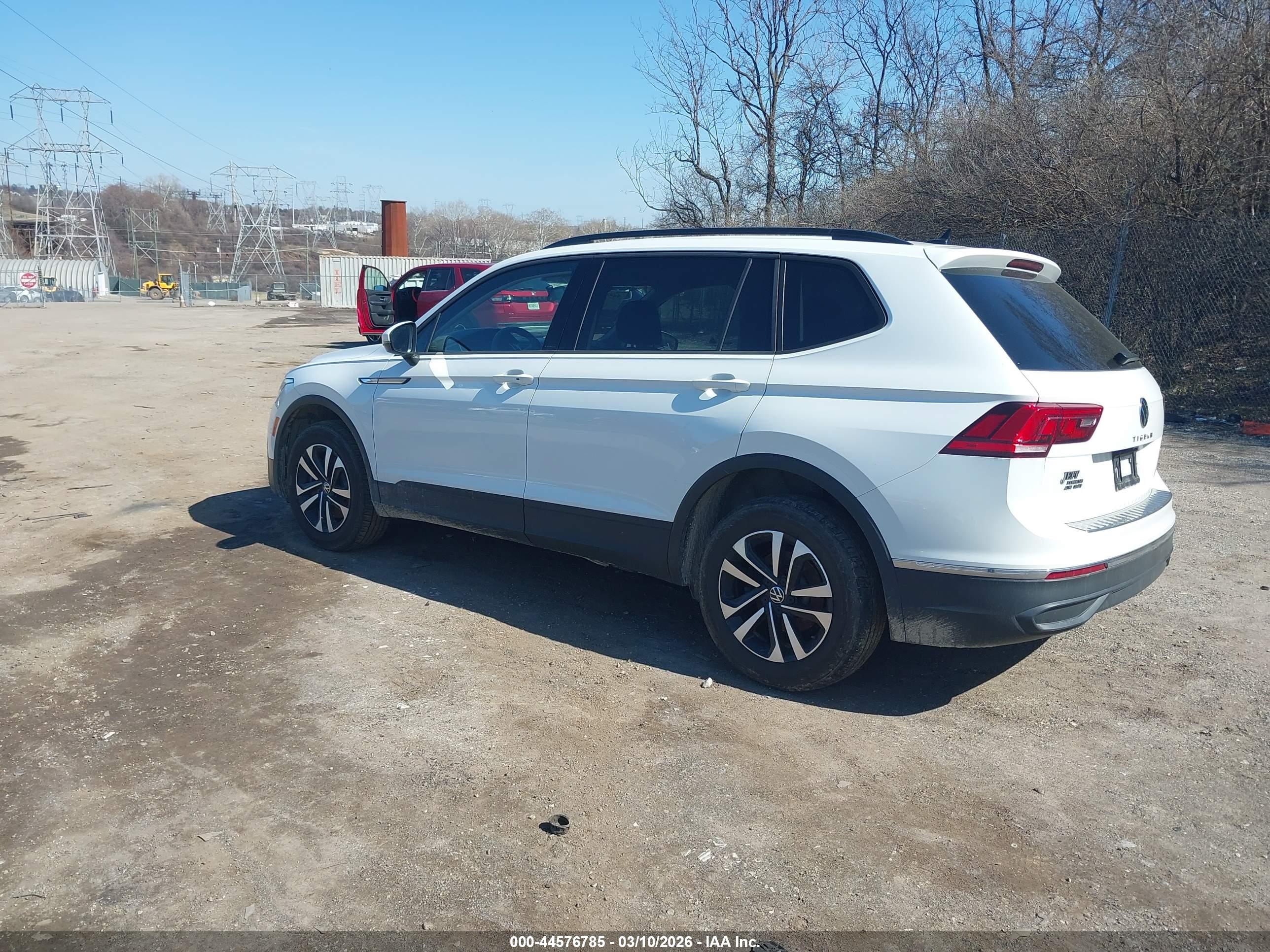 VOLKSWAGEN TIGUAN image 3