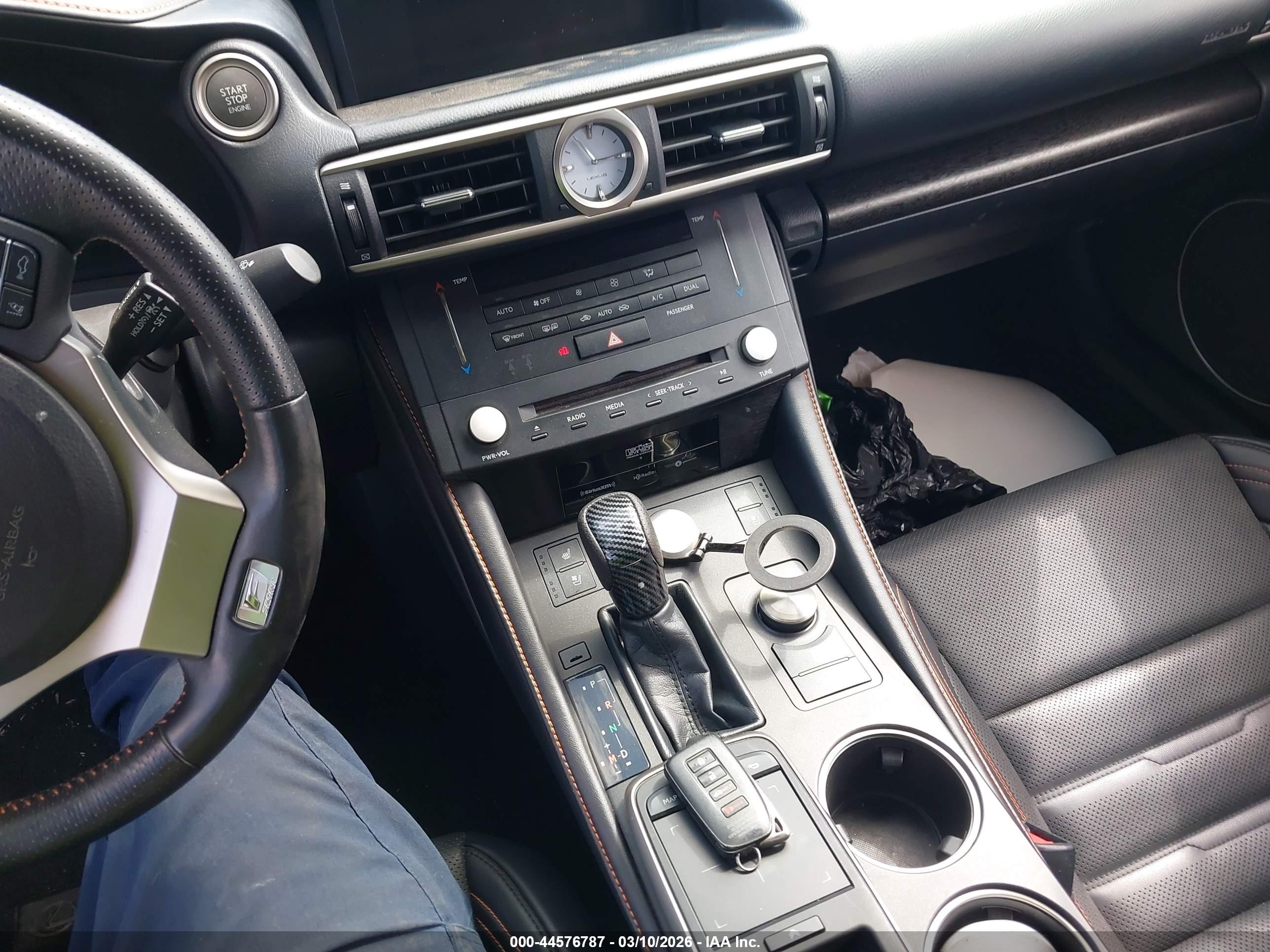 LEXUS RC image 11