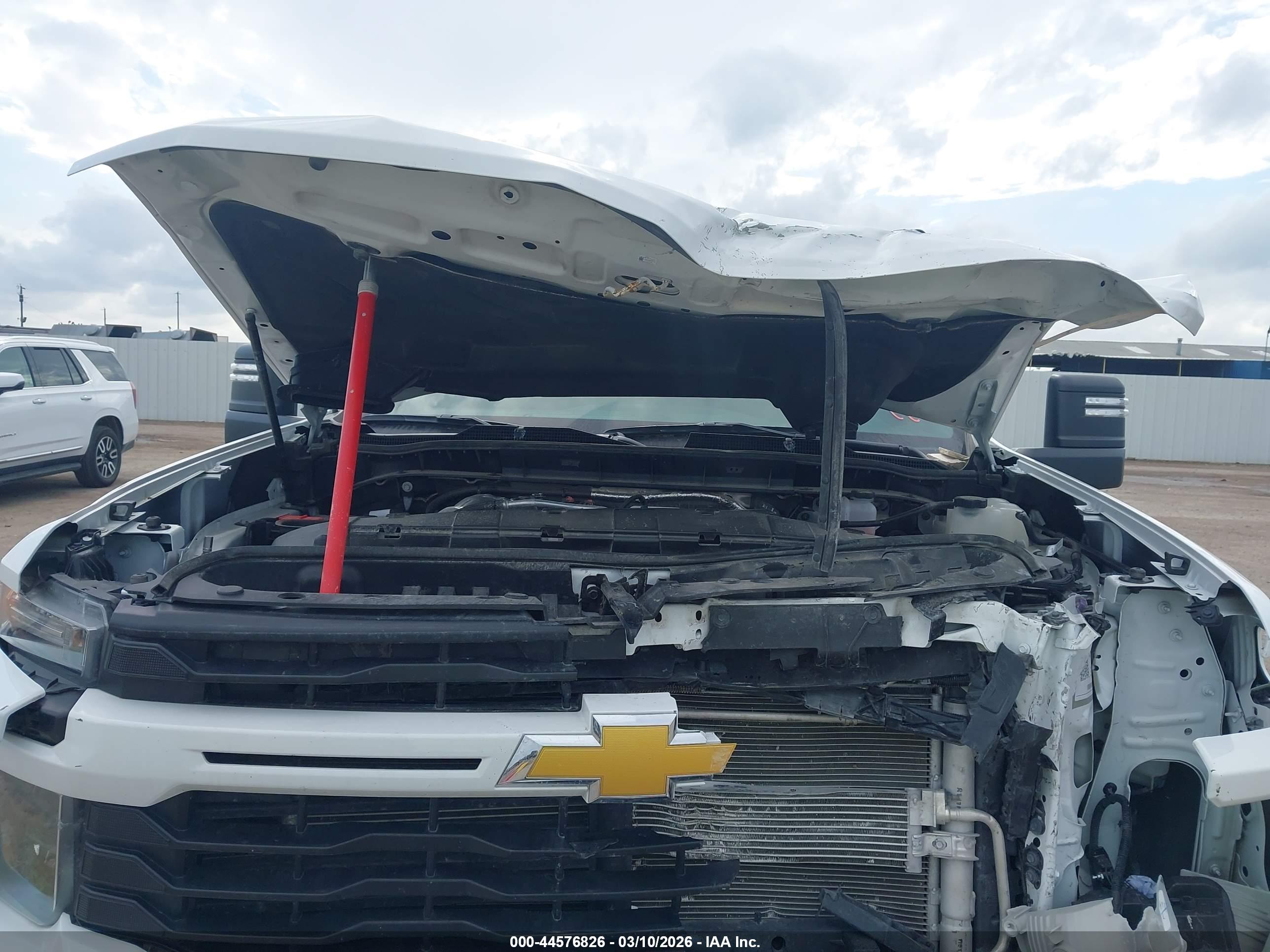 CHEVROLET SILVERADO image 10
