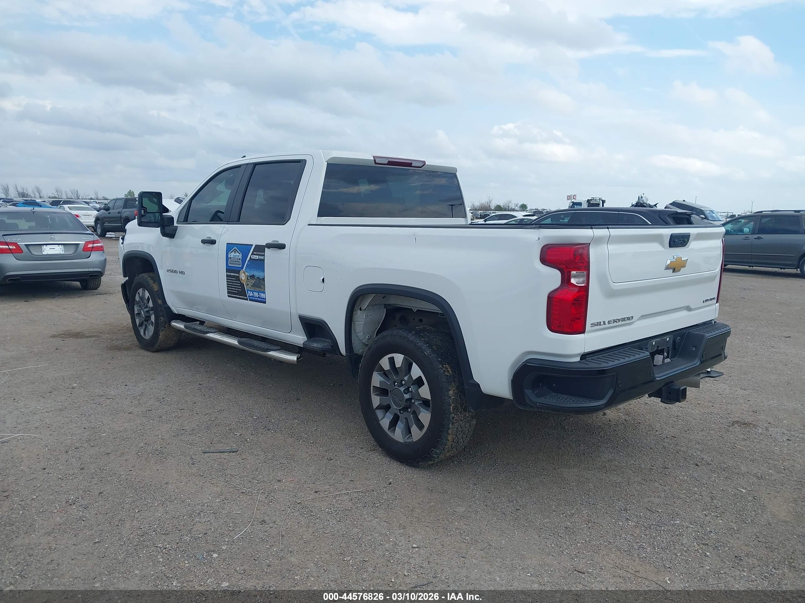 CHEVROLET SILVERADO image 3