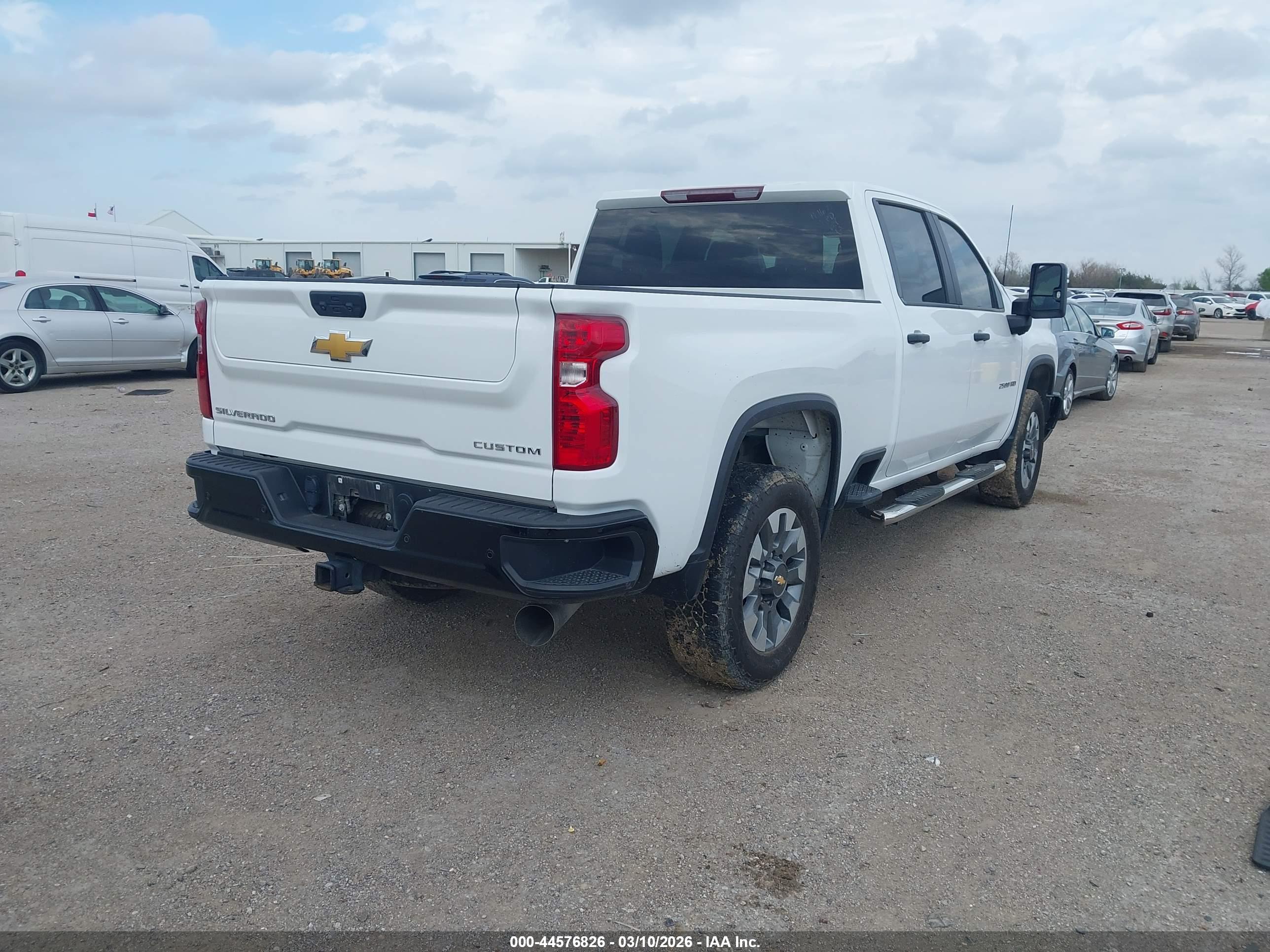 CHEVROLET SILVERADO image 4