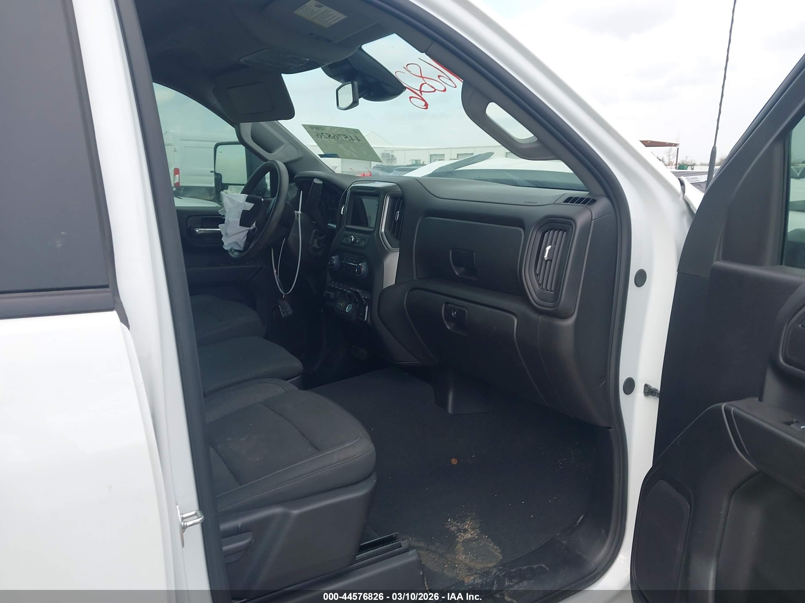CHEVROLET SILVERADO image 7