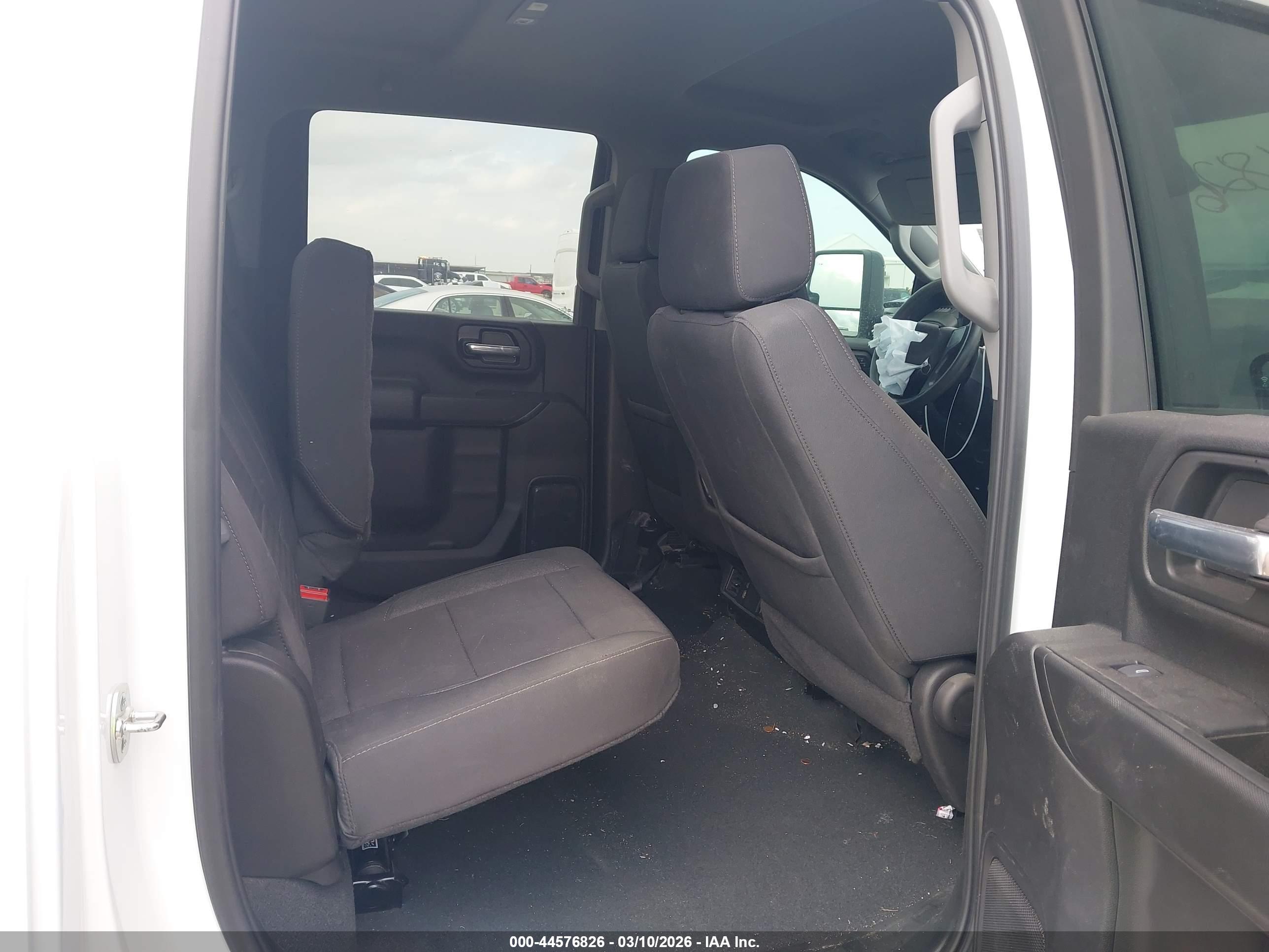 CHEVROLET SILVERADO image 8