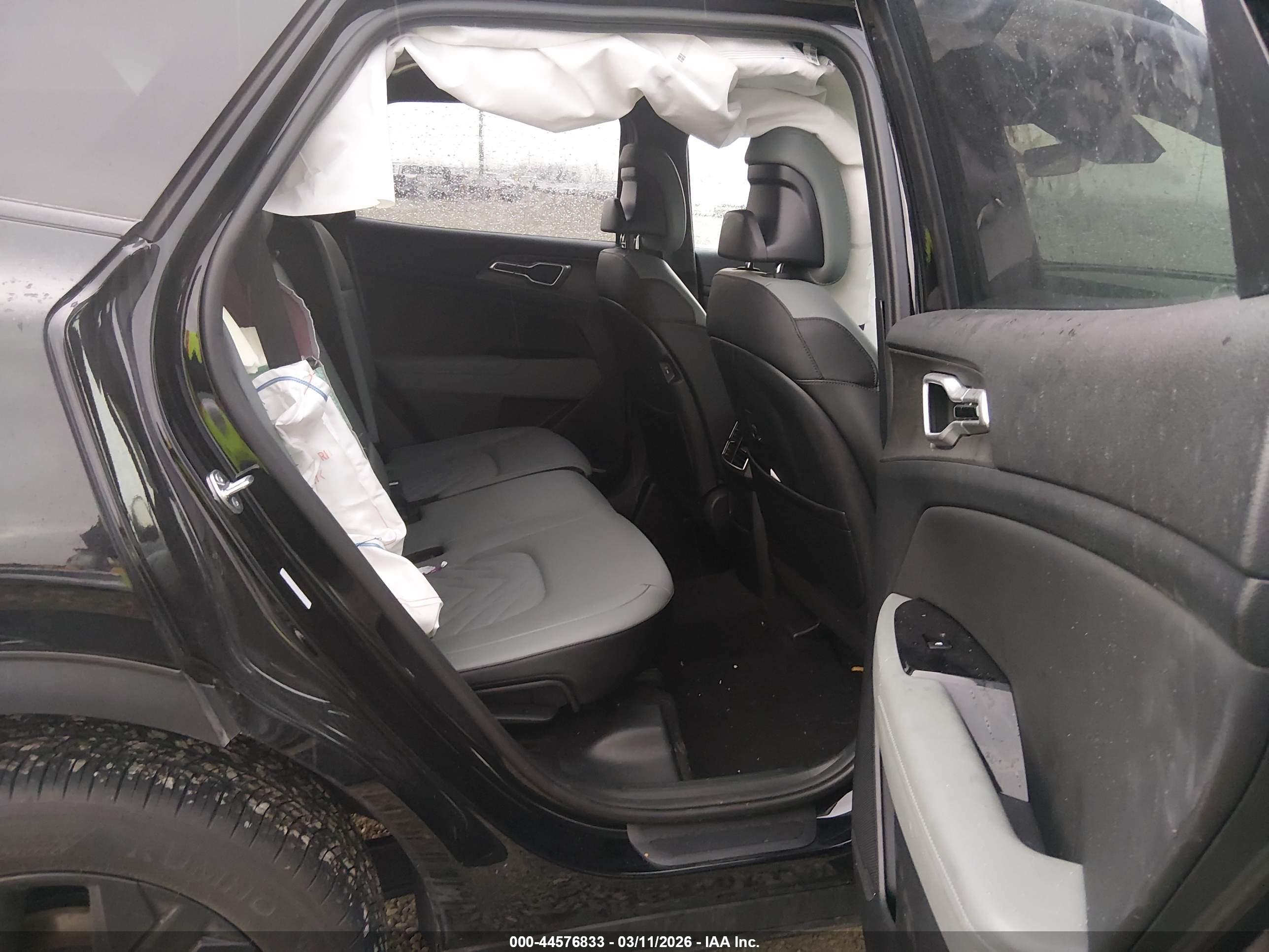 KIA SPORTAGE image 8