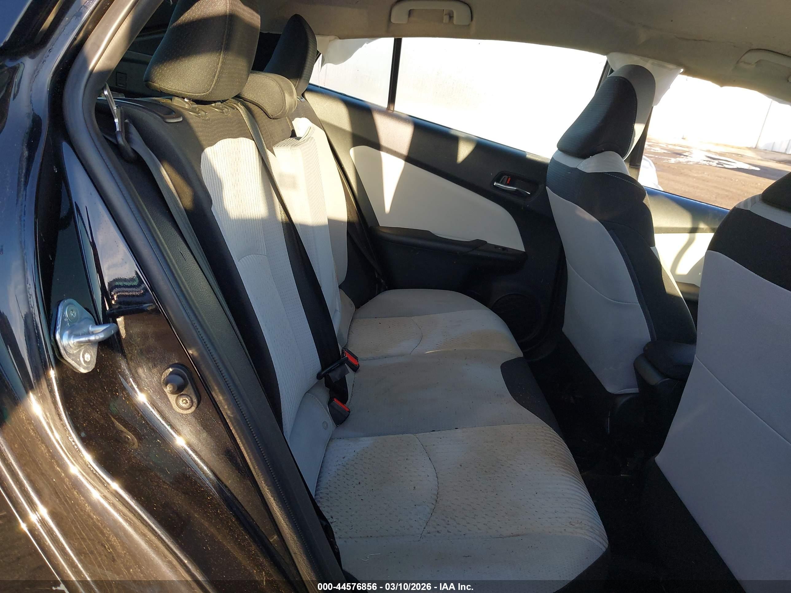TOYOTA PRIUS image 8