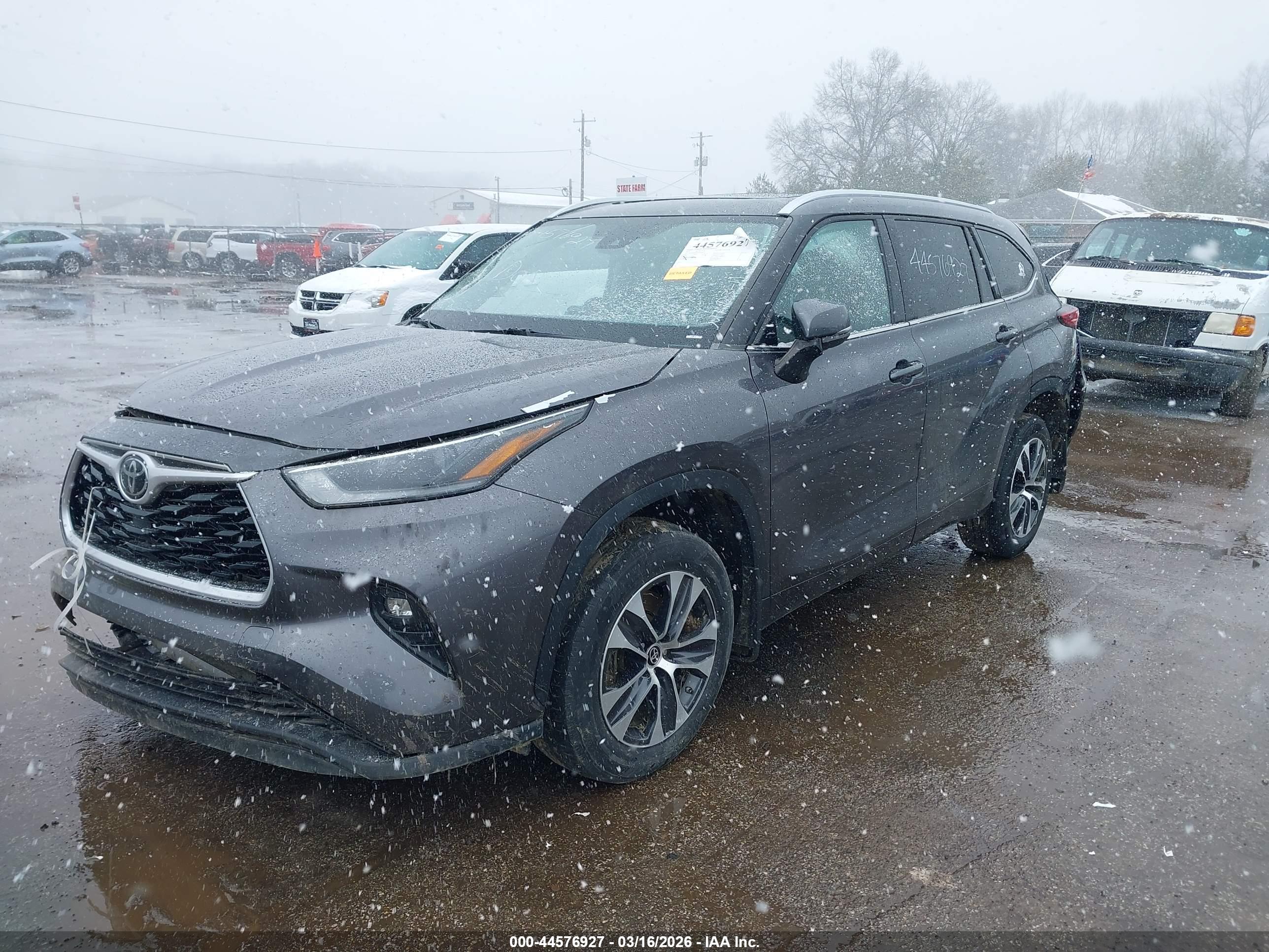 TOYOTA HIGHLANDER image 2