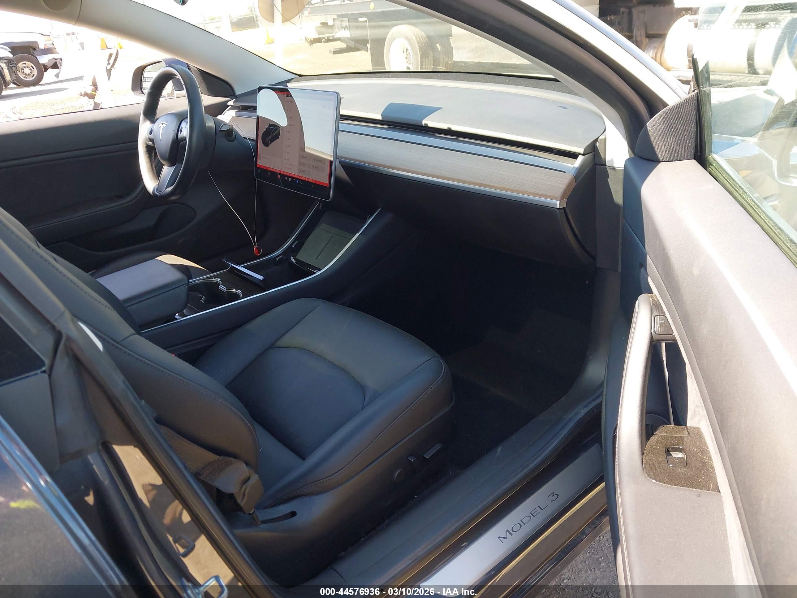 TESLA MODEL image 5