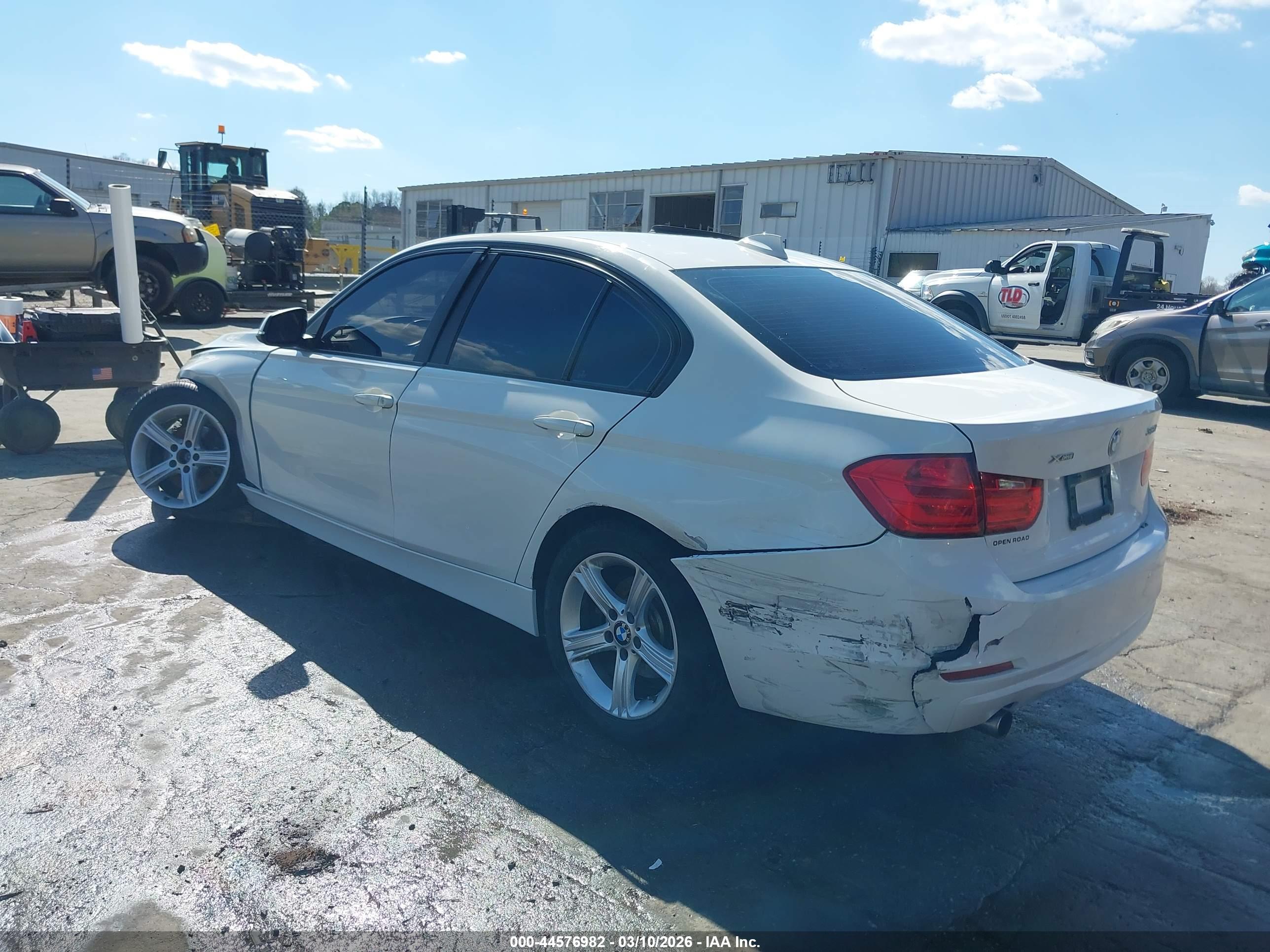 BMW 320I image 3