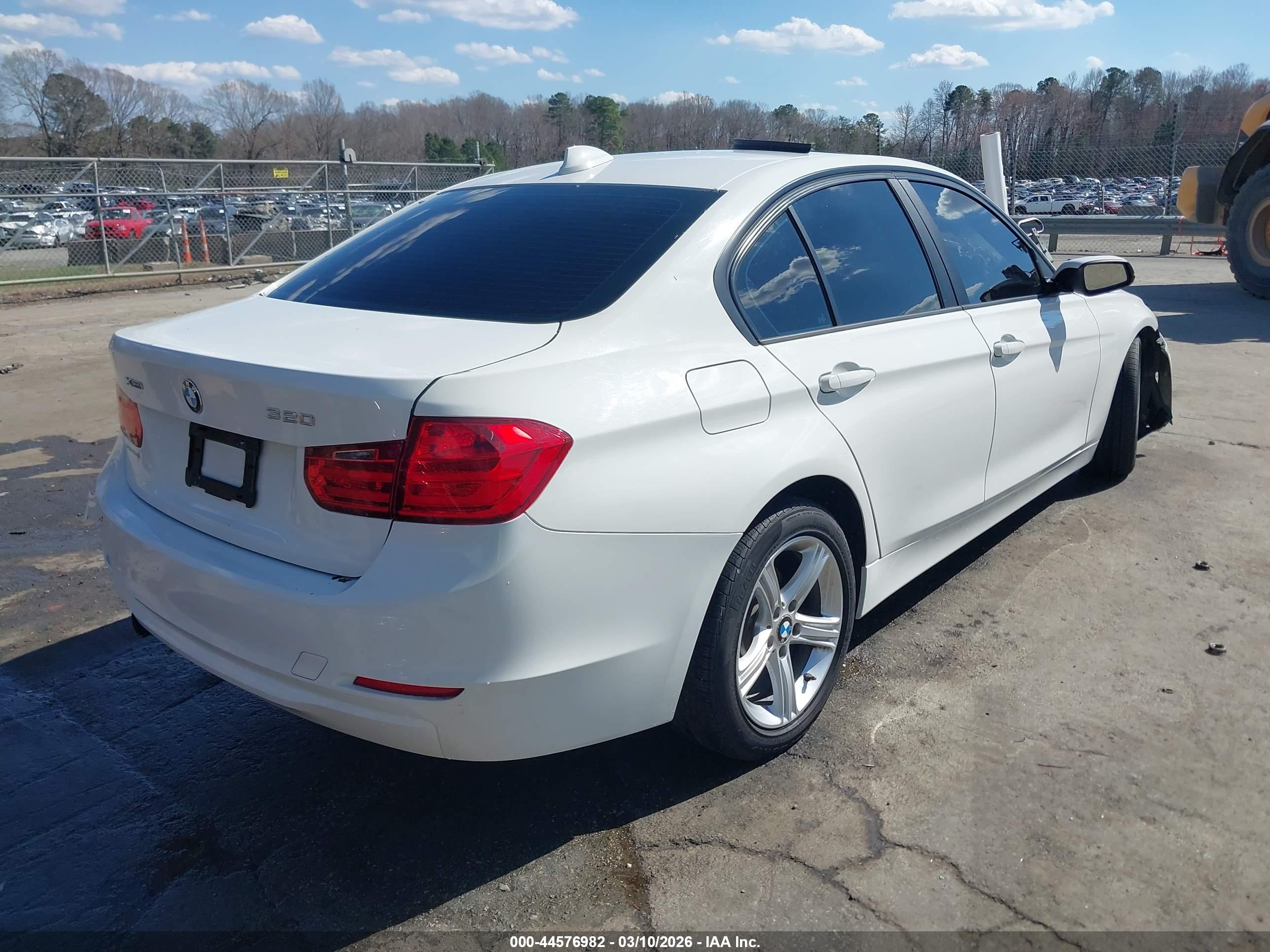 BMW 320I image 4
