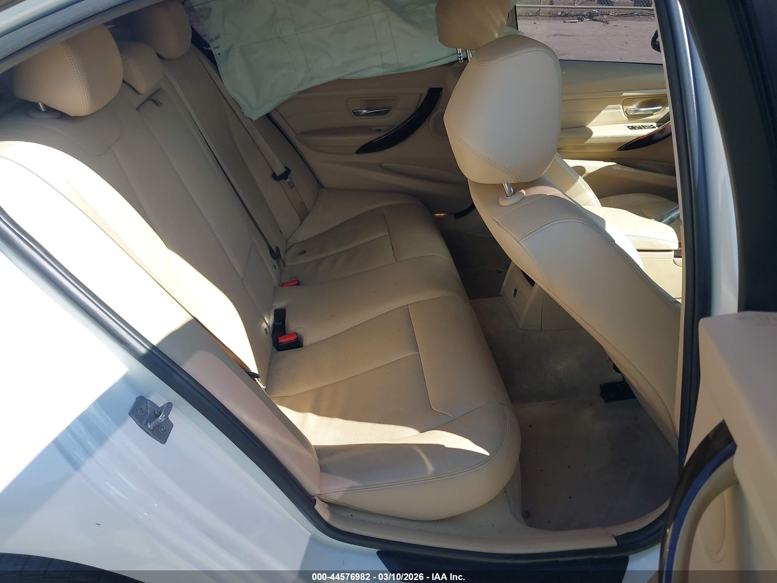 BMW 320I image 8