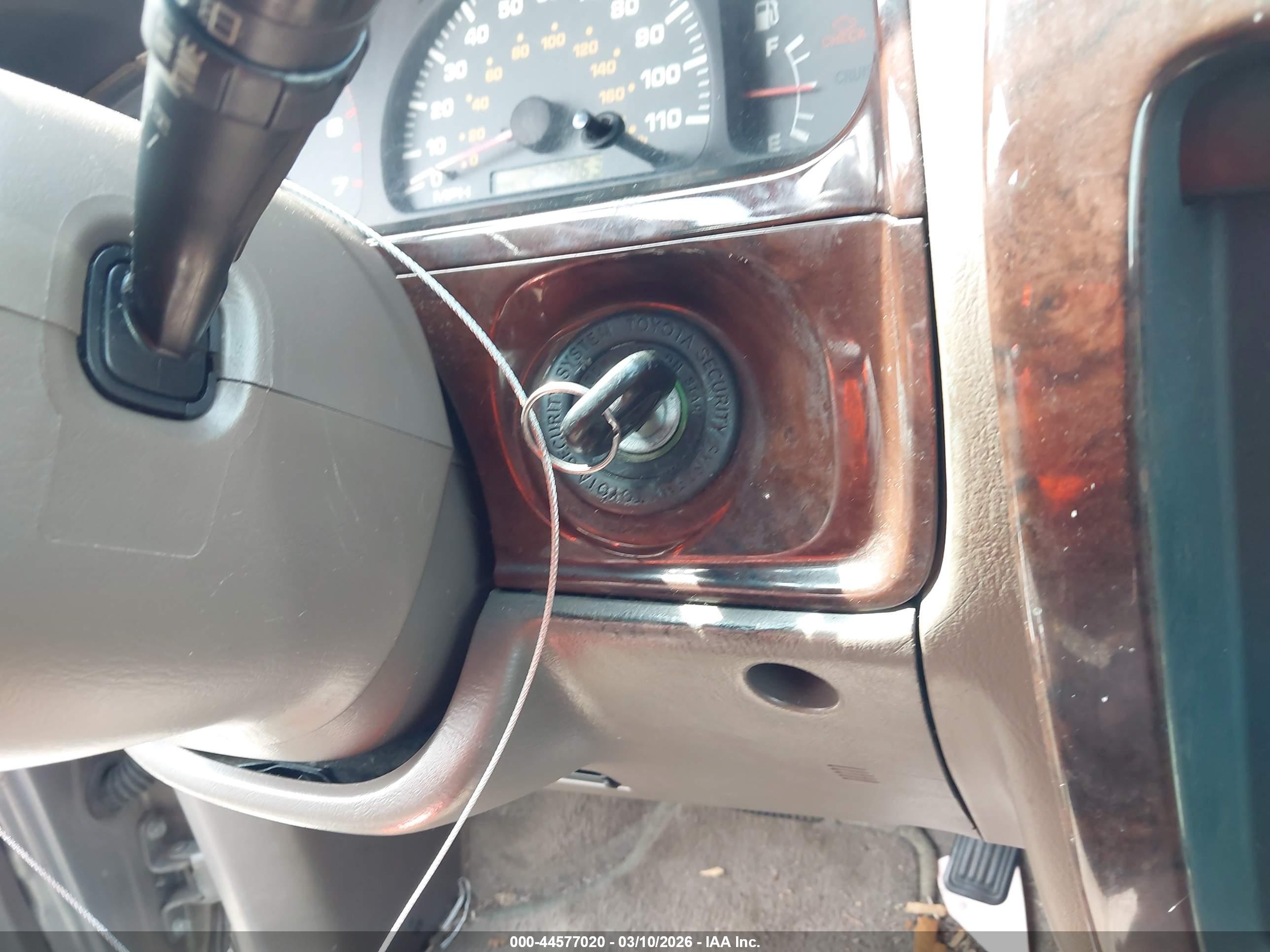 TOYOTA 4RUNNER image 11