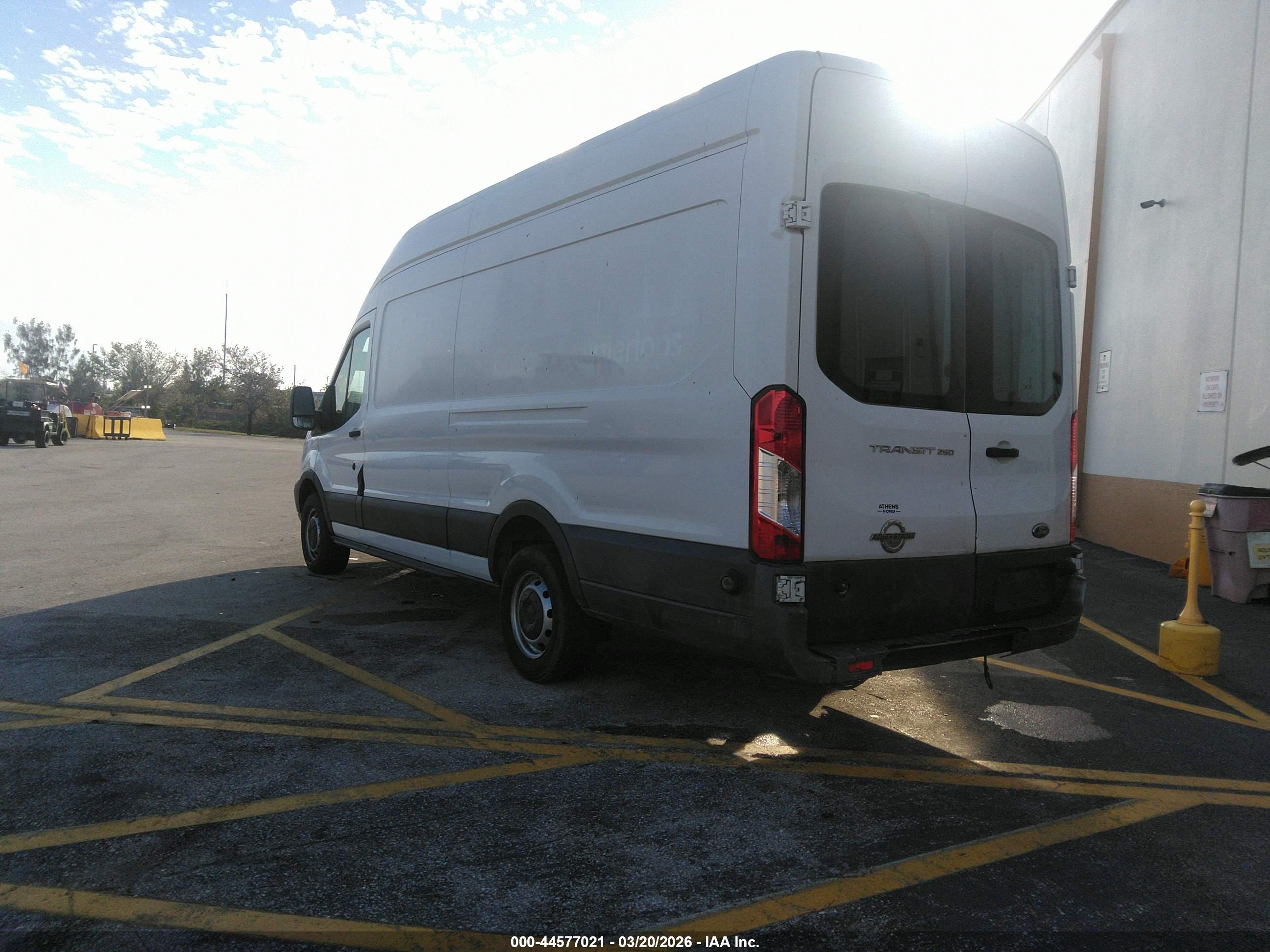 FORD TRANSIT-250 image 3