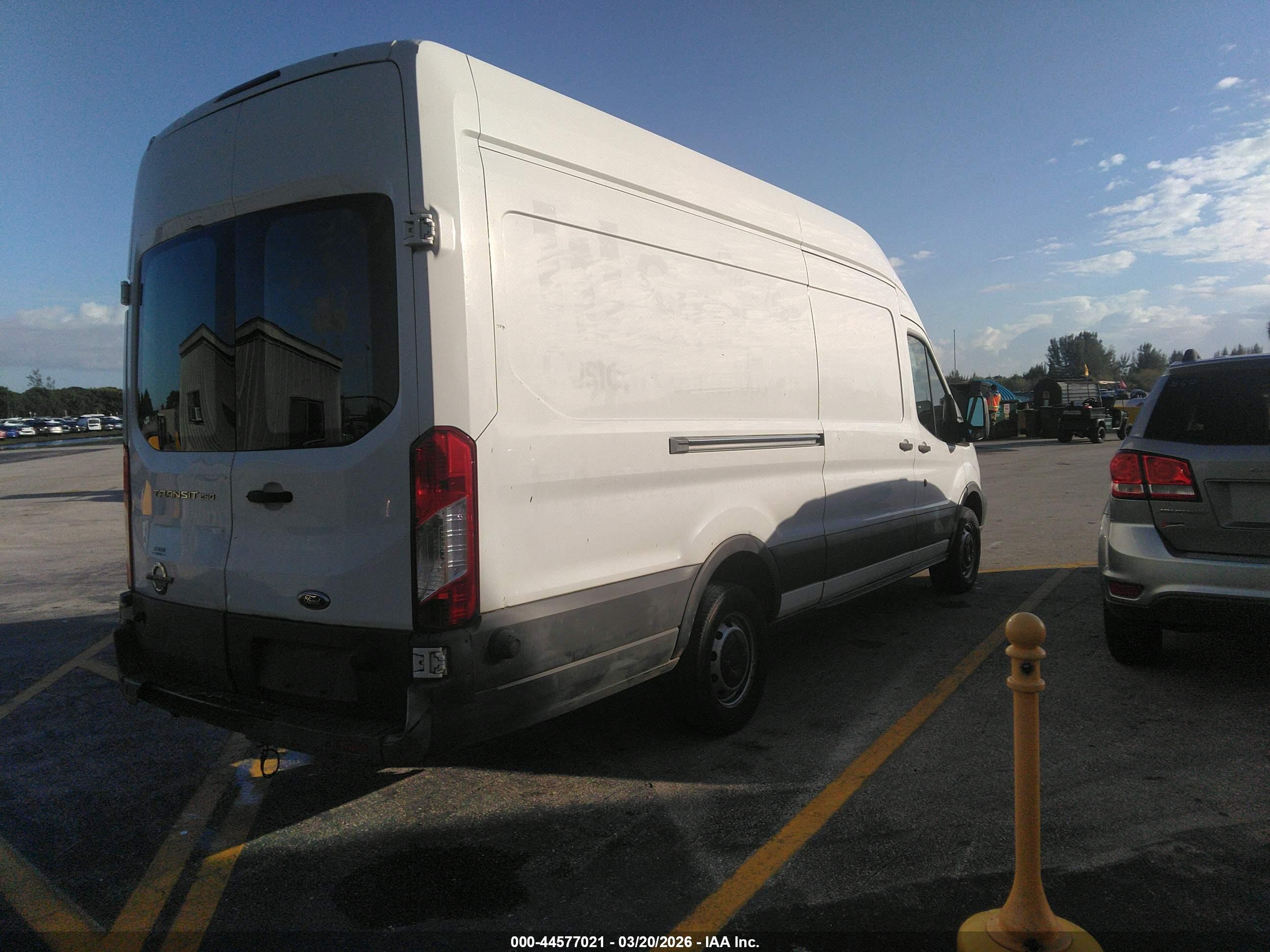 FORD TRANSIT-250 image 4