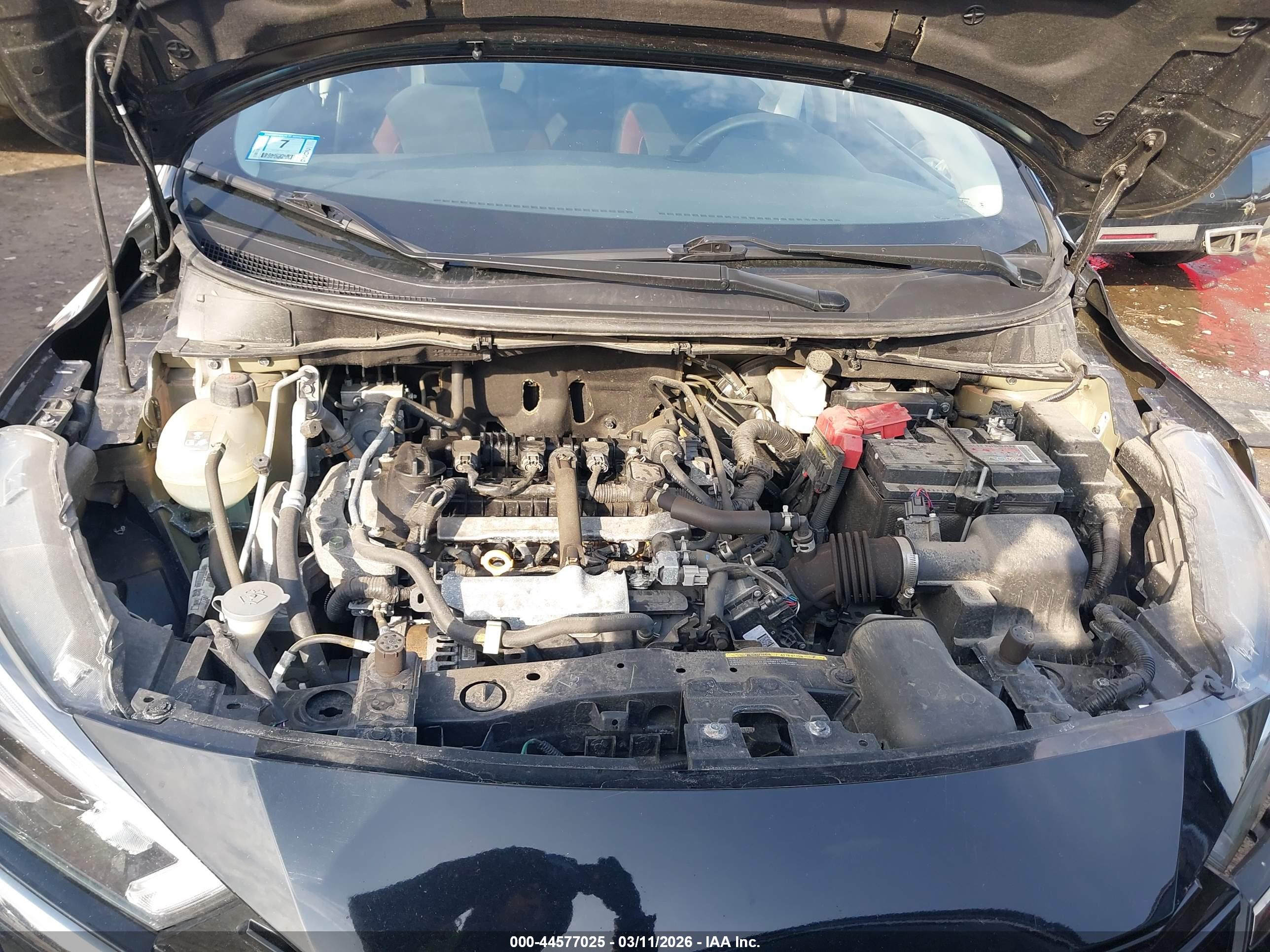 NISSAN VERSA image 10