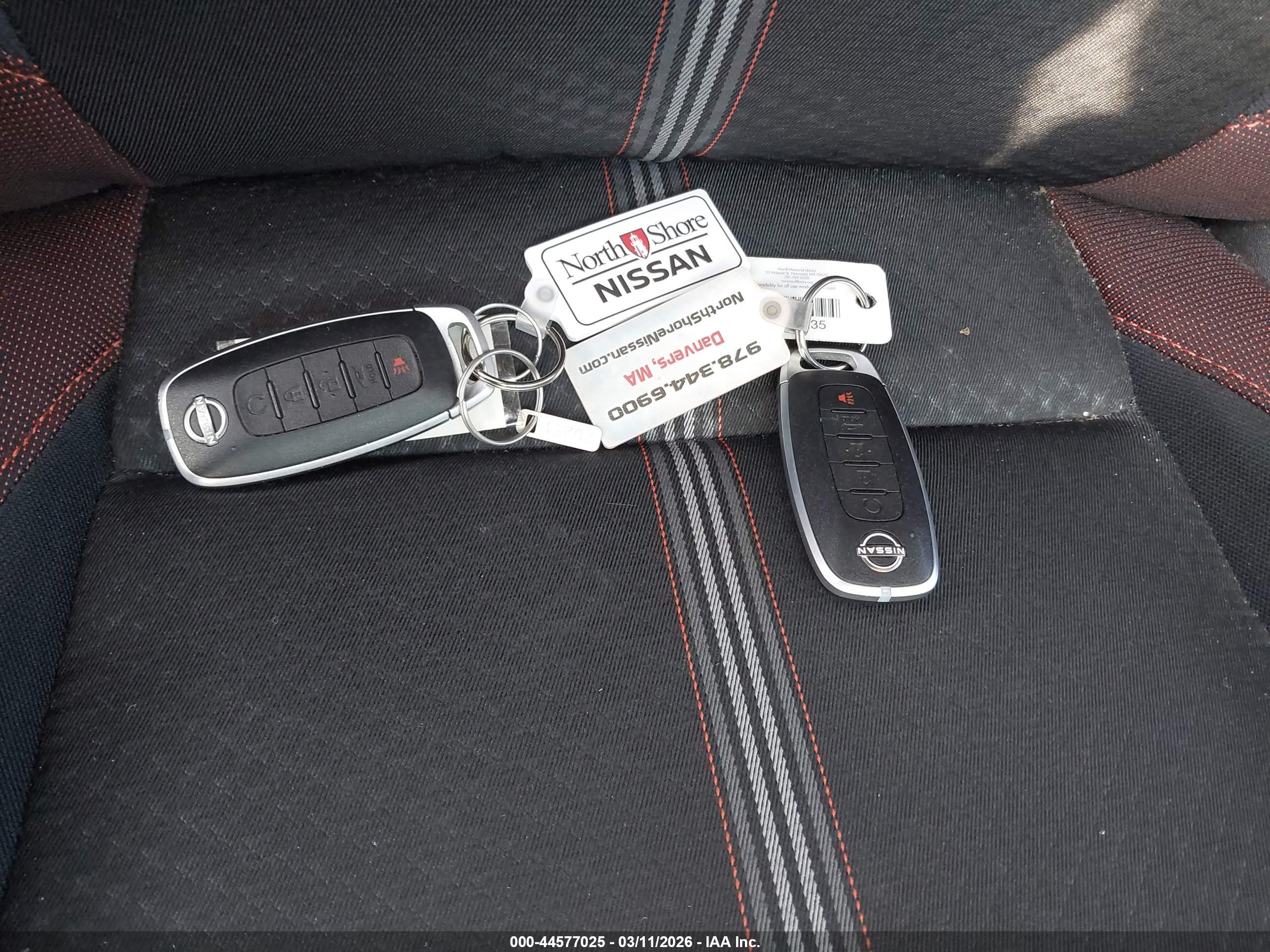 NISSAN VERSA image 11