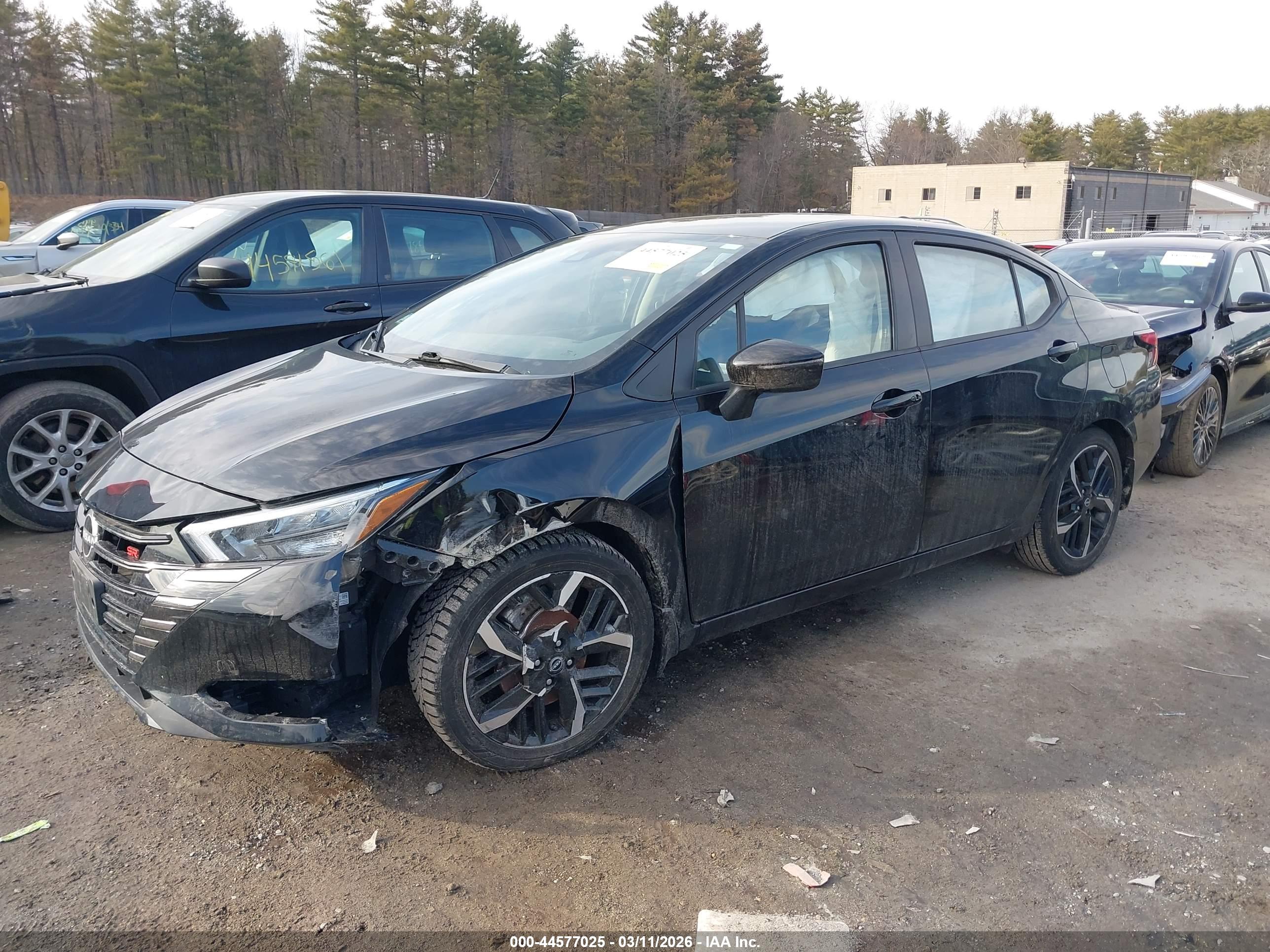 NISSAN VERSA image 2