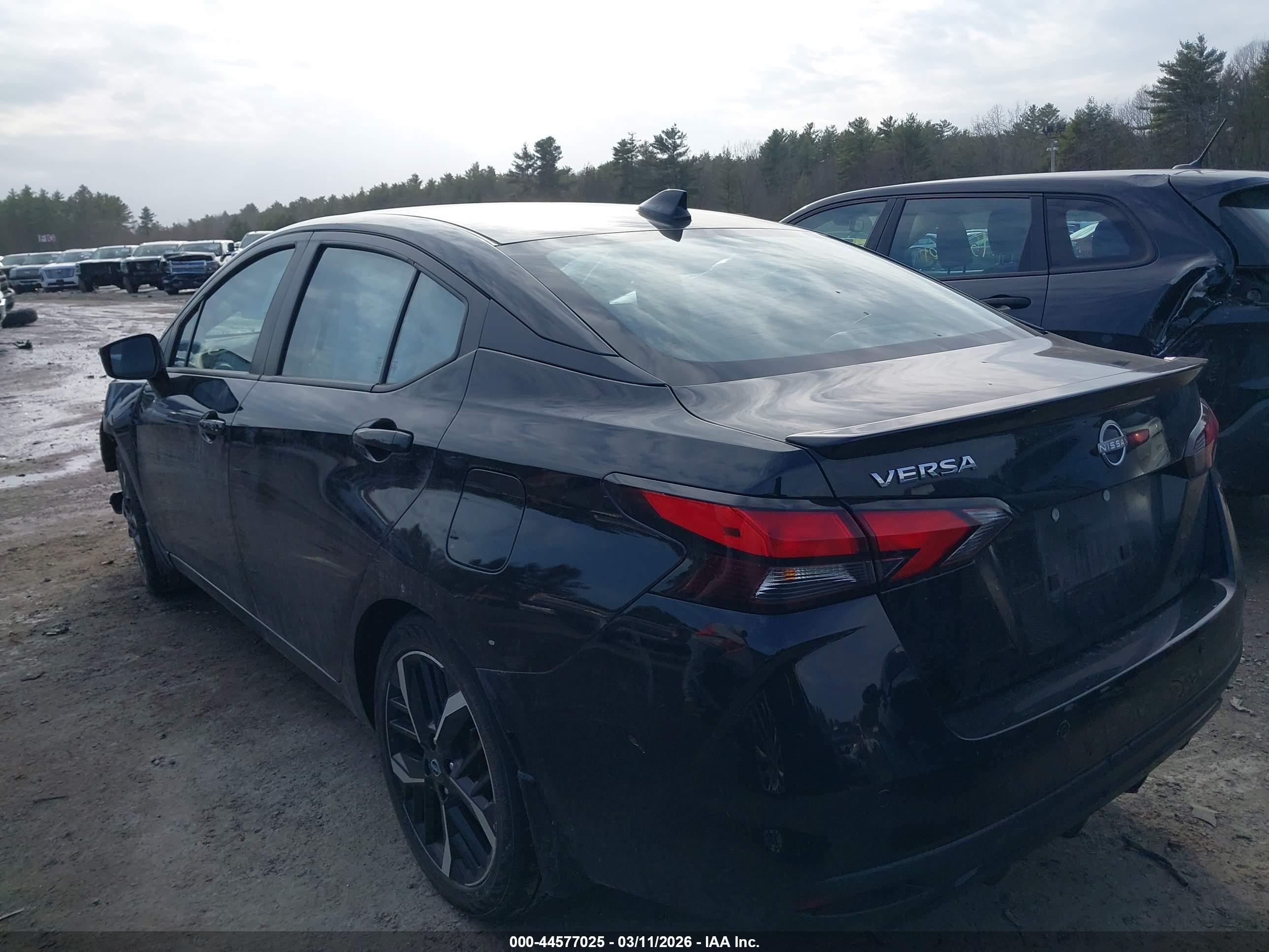 NISSAN VERSA image 3
