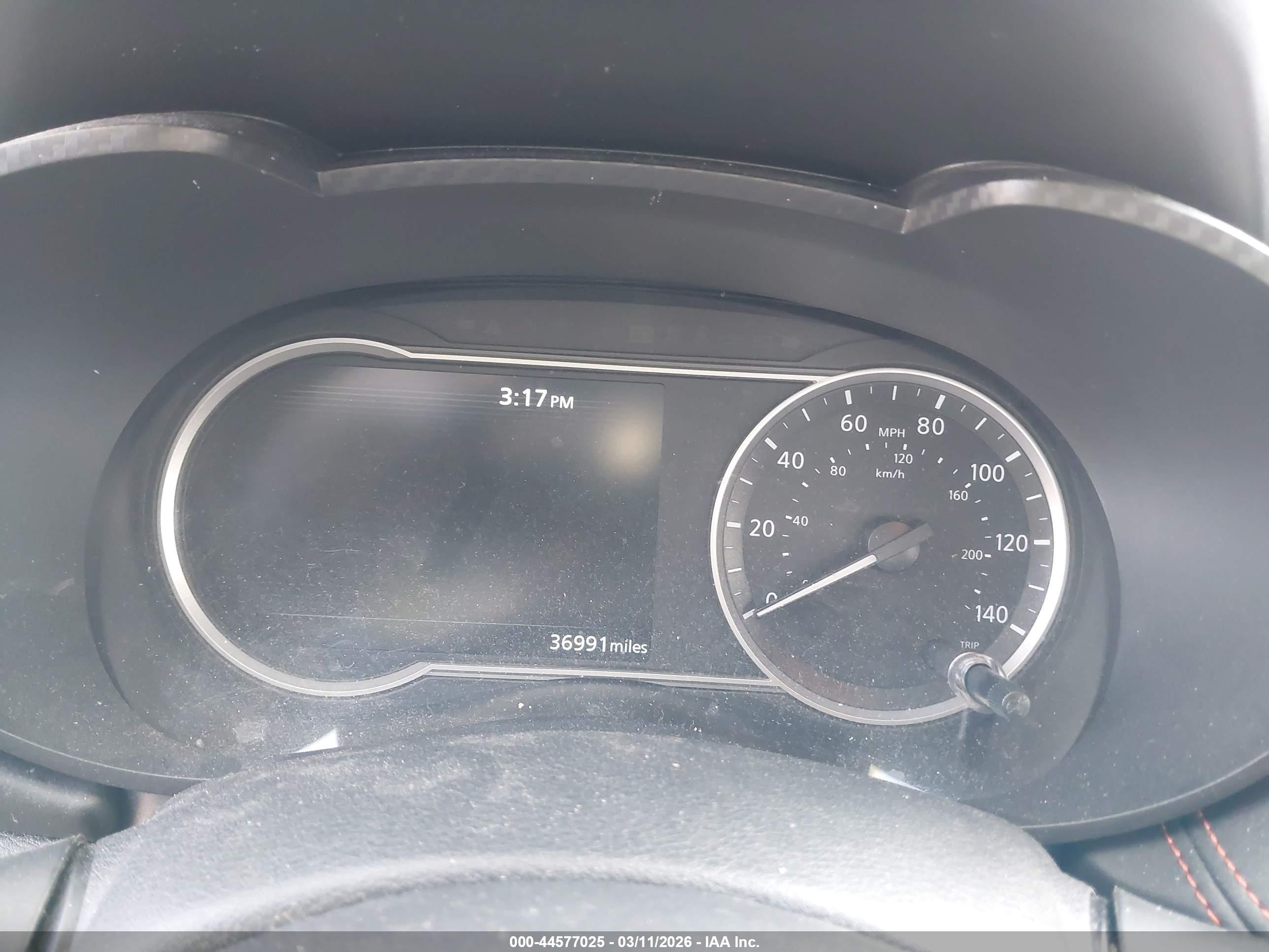 NISSAN VERSA image 7