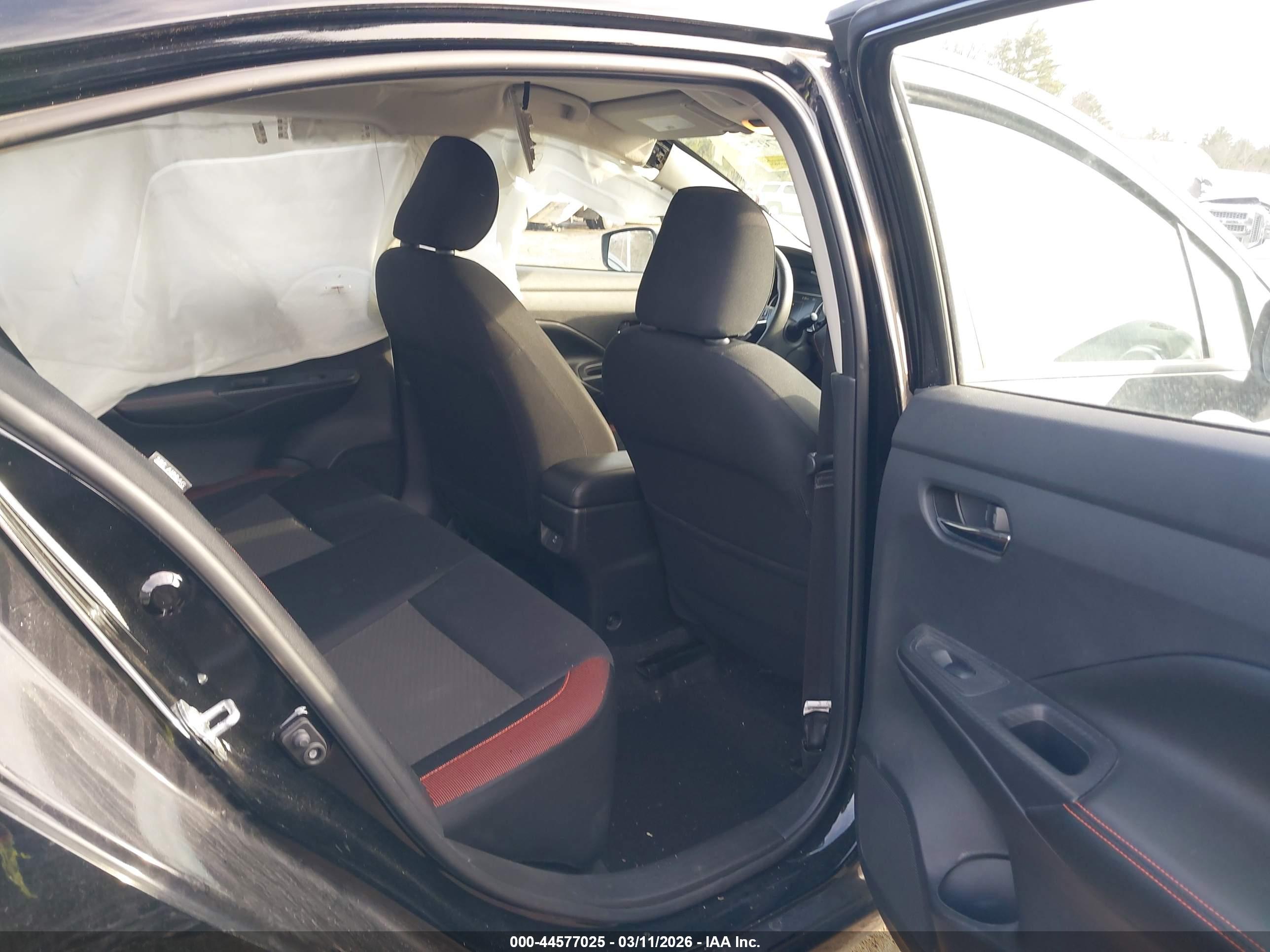 NISSAN VERSA image 8