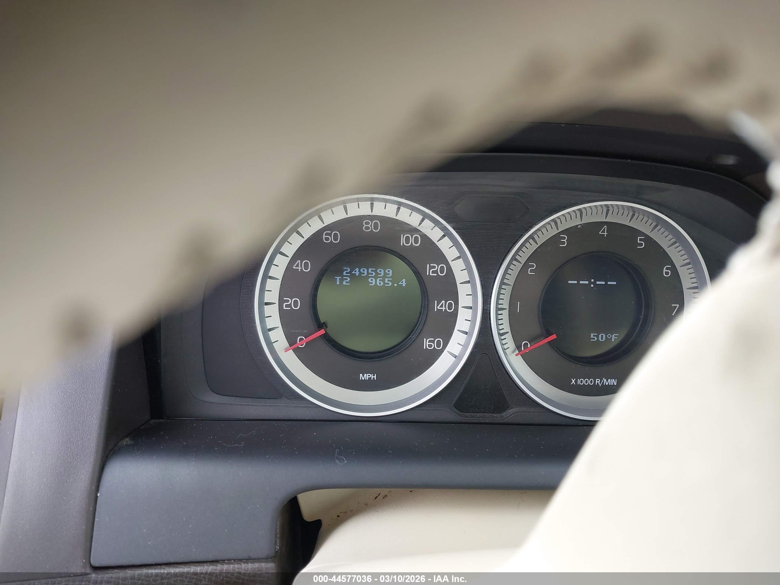VOLVO XC60 image 7