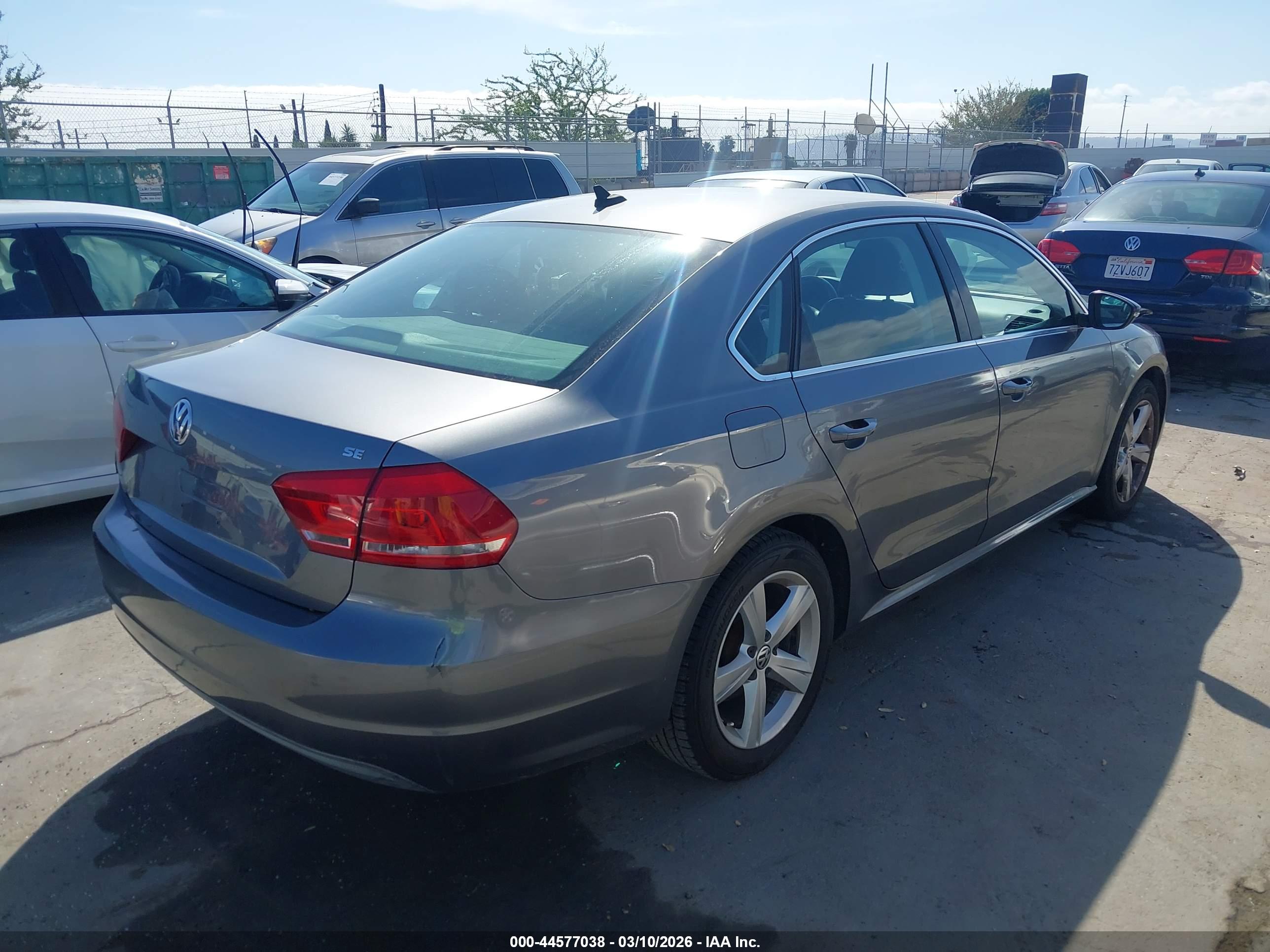 VOLKSWAGEN PASSAT image 4