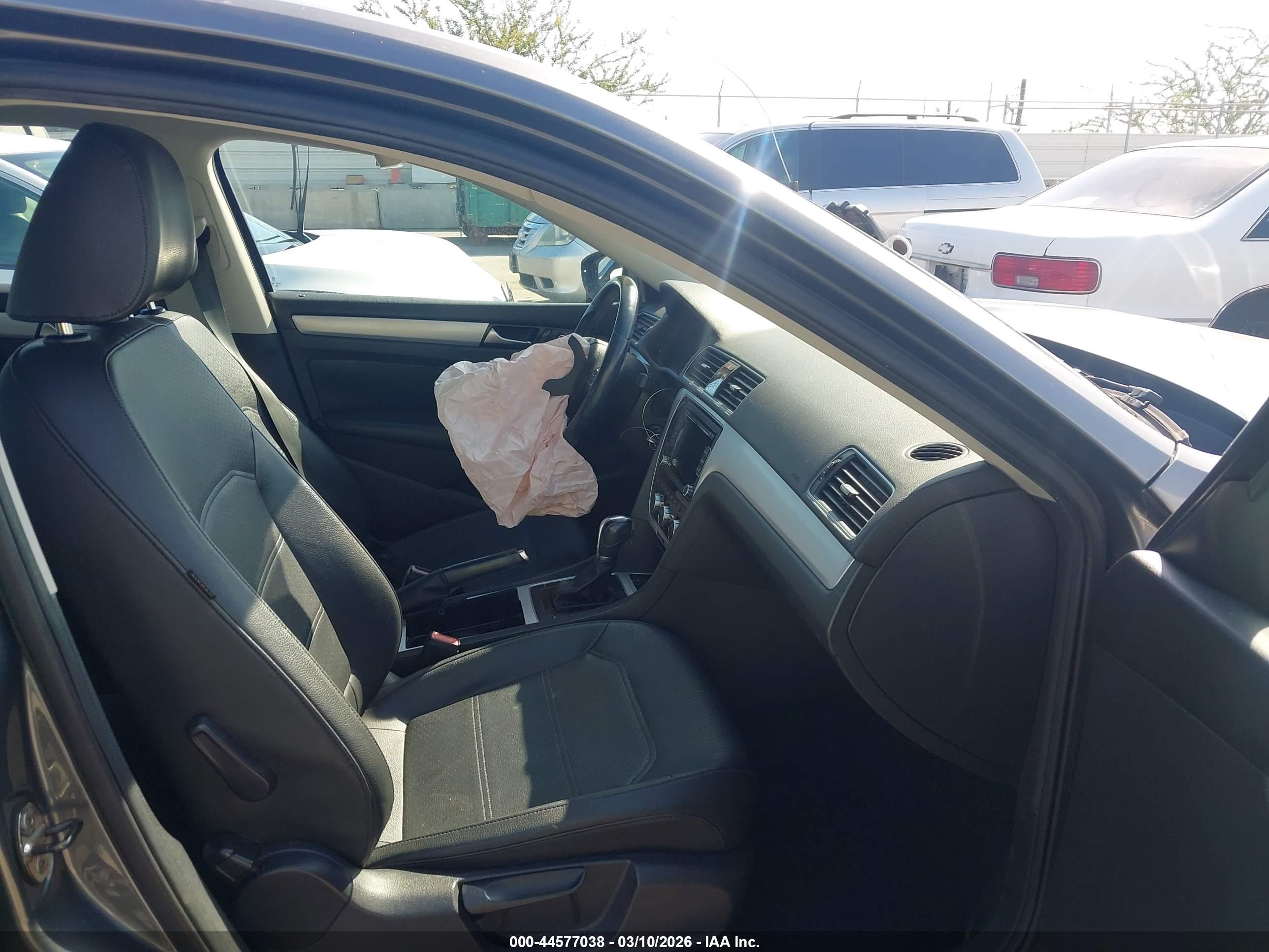 VOLKSWAGEN PASSAT image 5