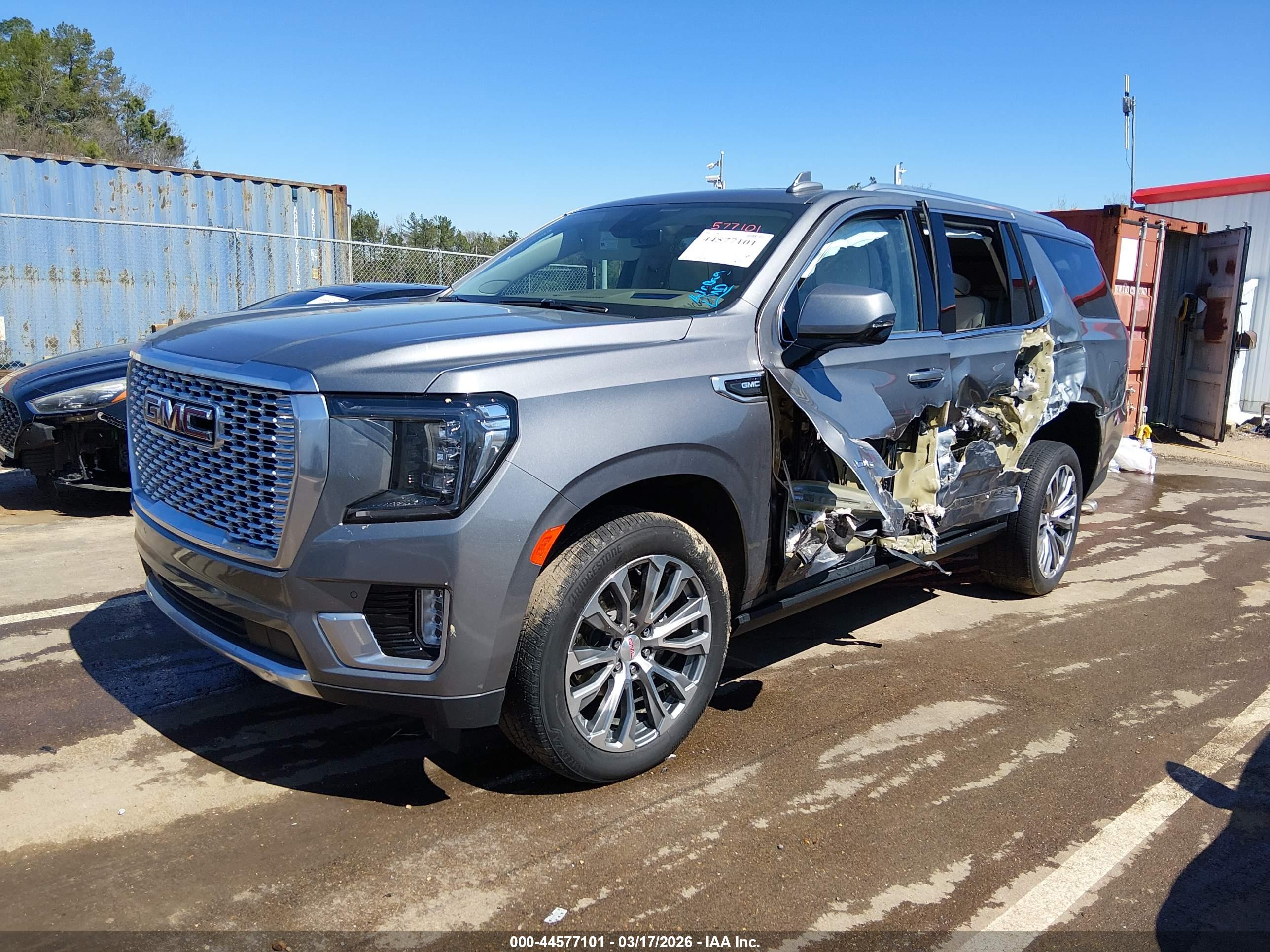 GMC YUKON image 2