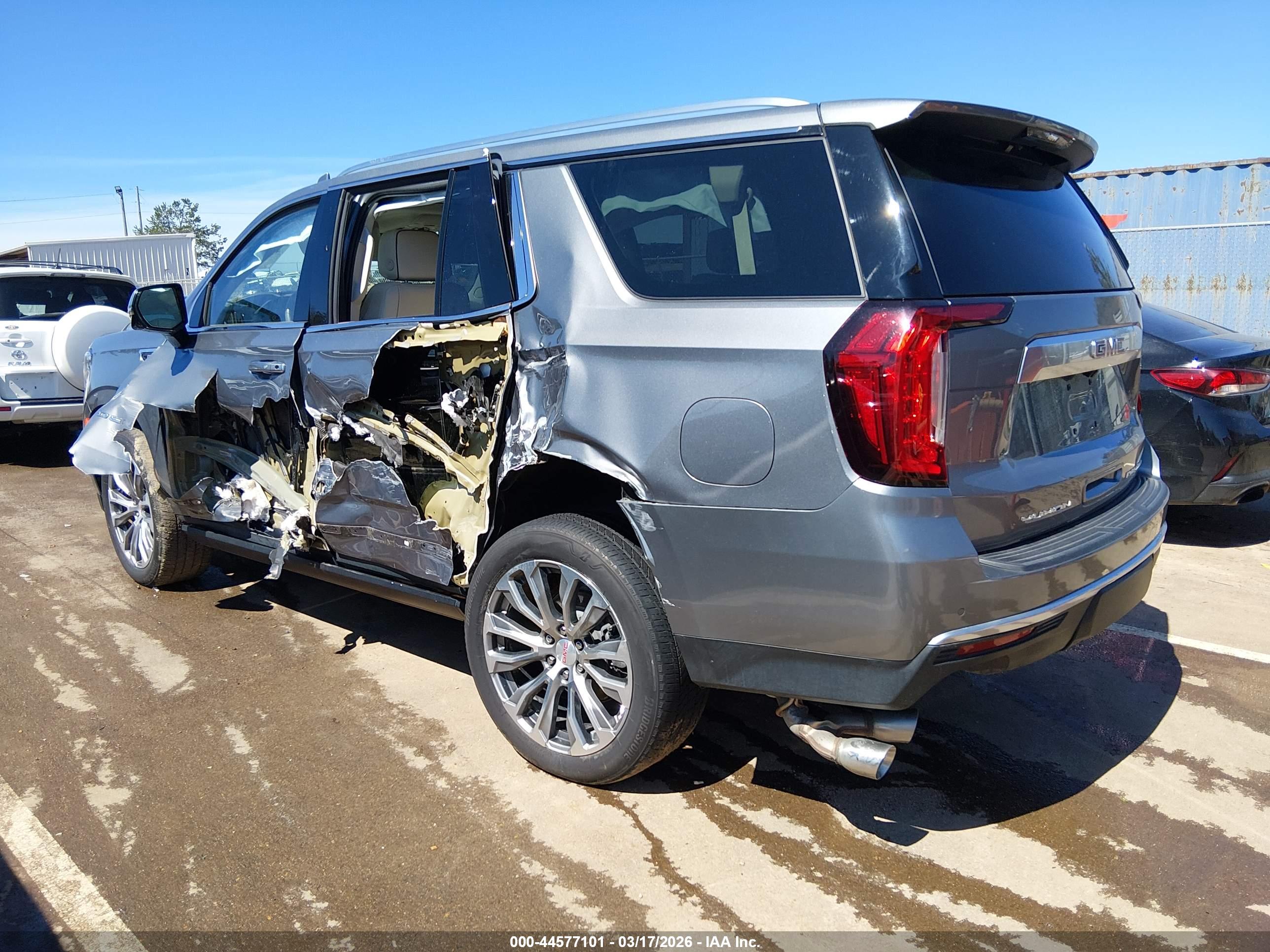 GMC YUKON image 3