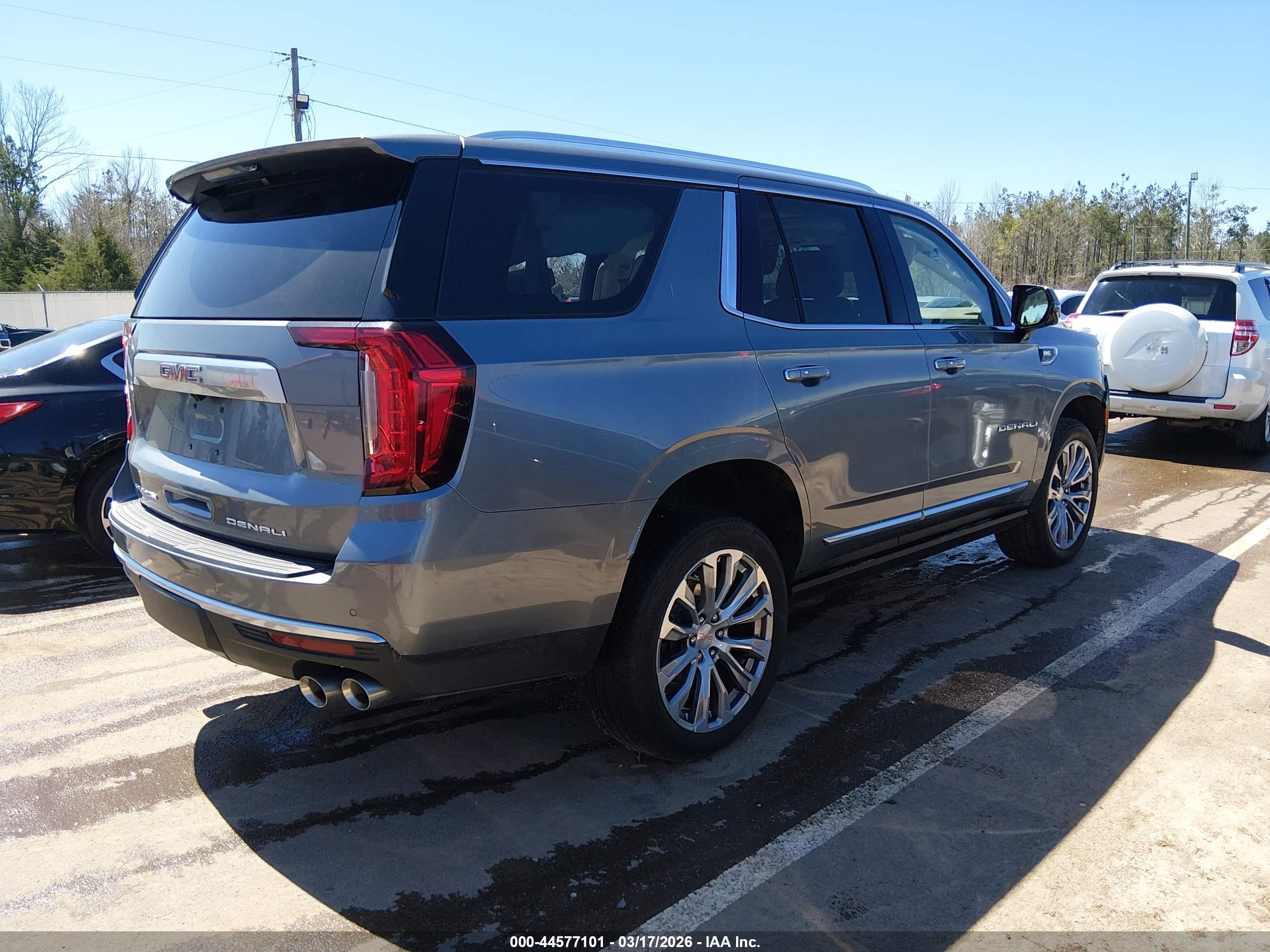 GMC YUKON image 4