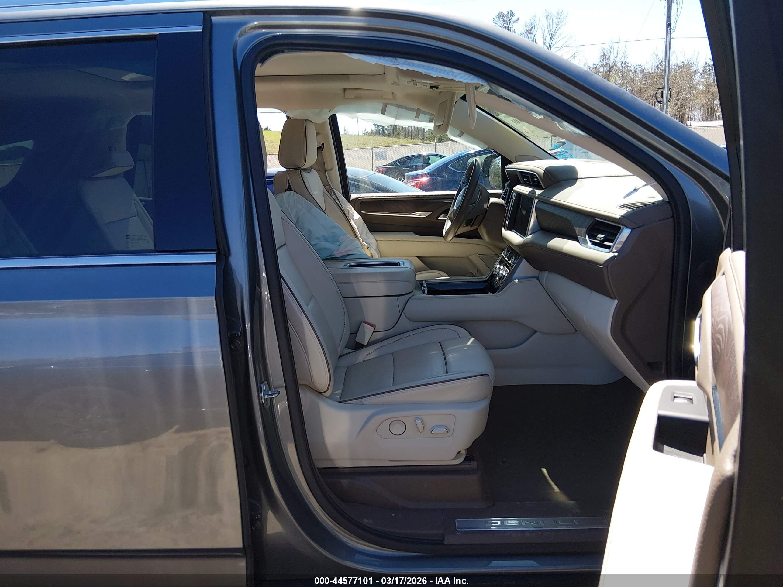 GMC YUKON image 5