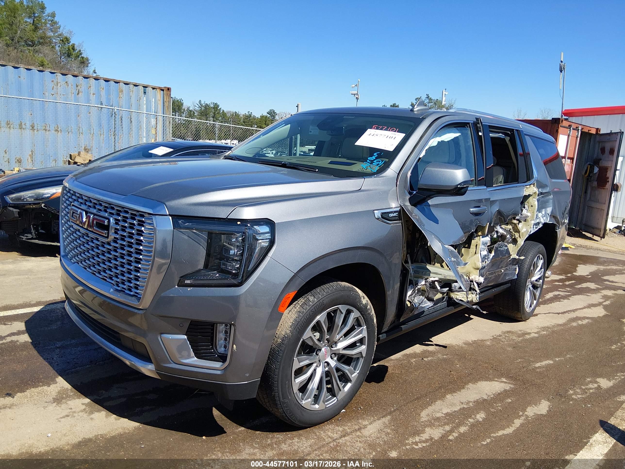 GMC YUKON image 6